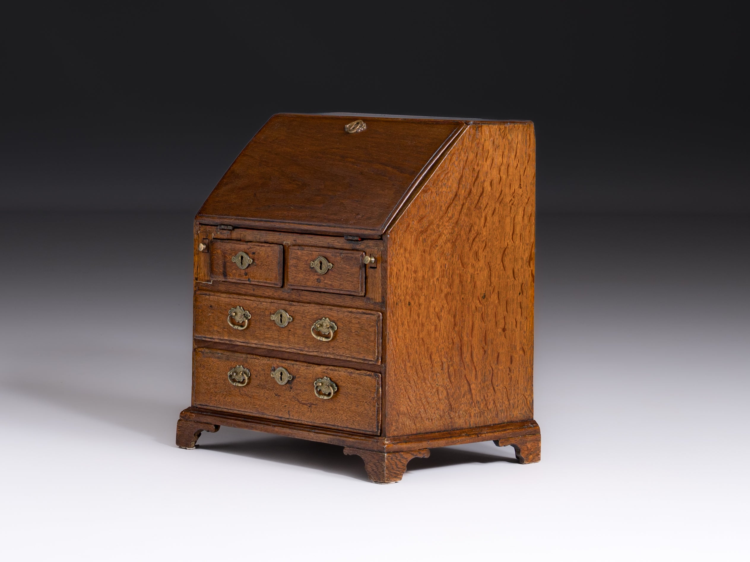 18th century Portuguese miniature paper bin in oak wood