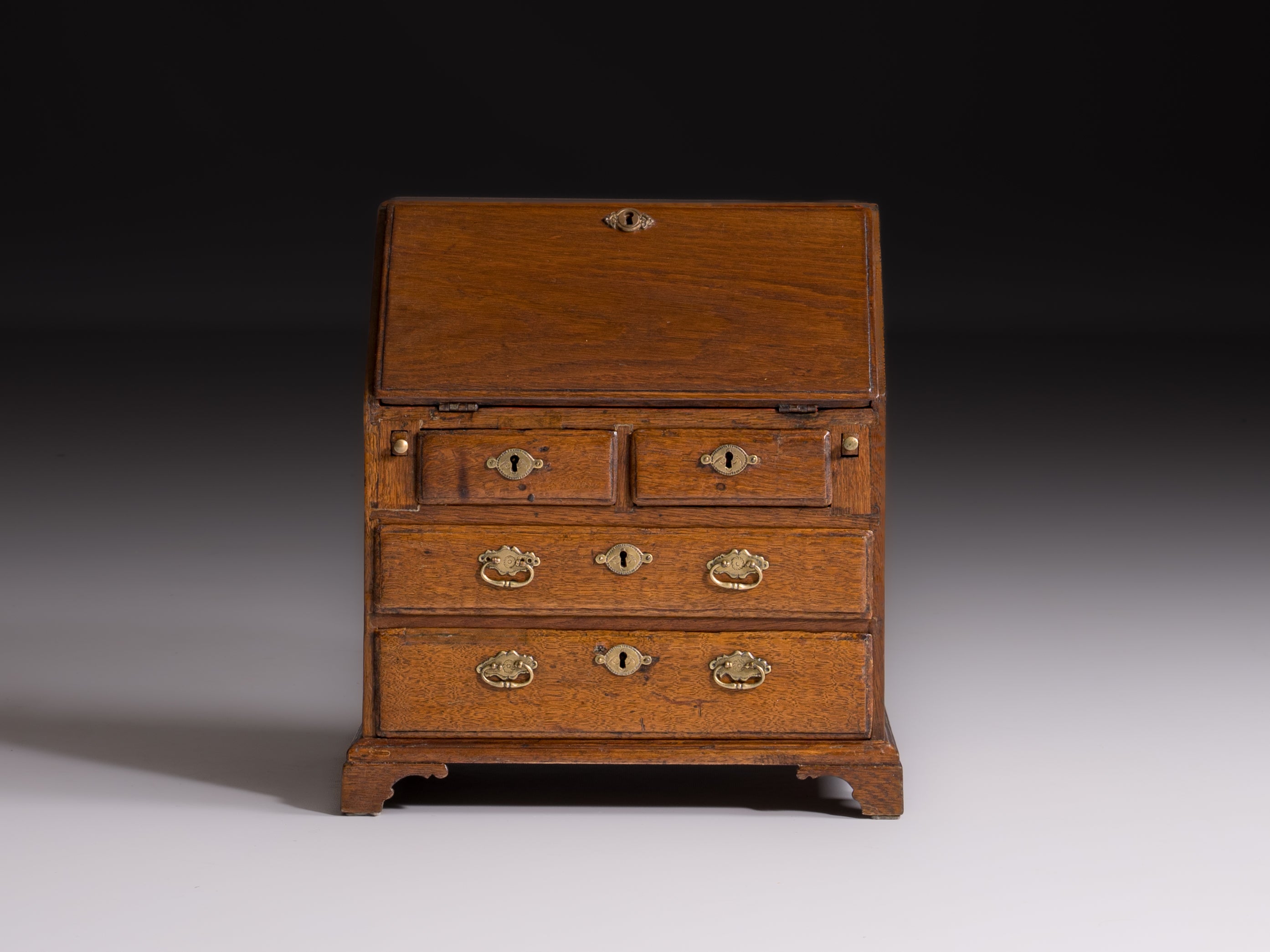 18th century Portuguese miniature paper bin in oak wood