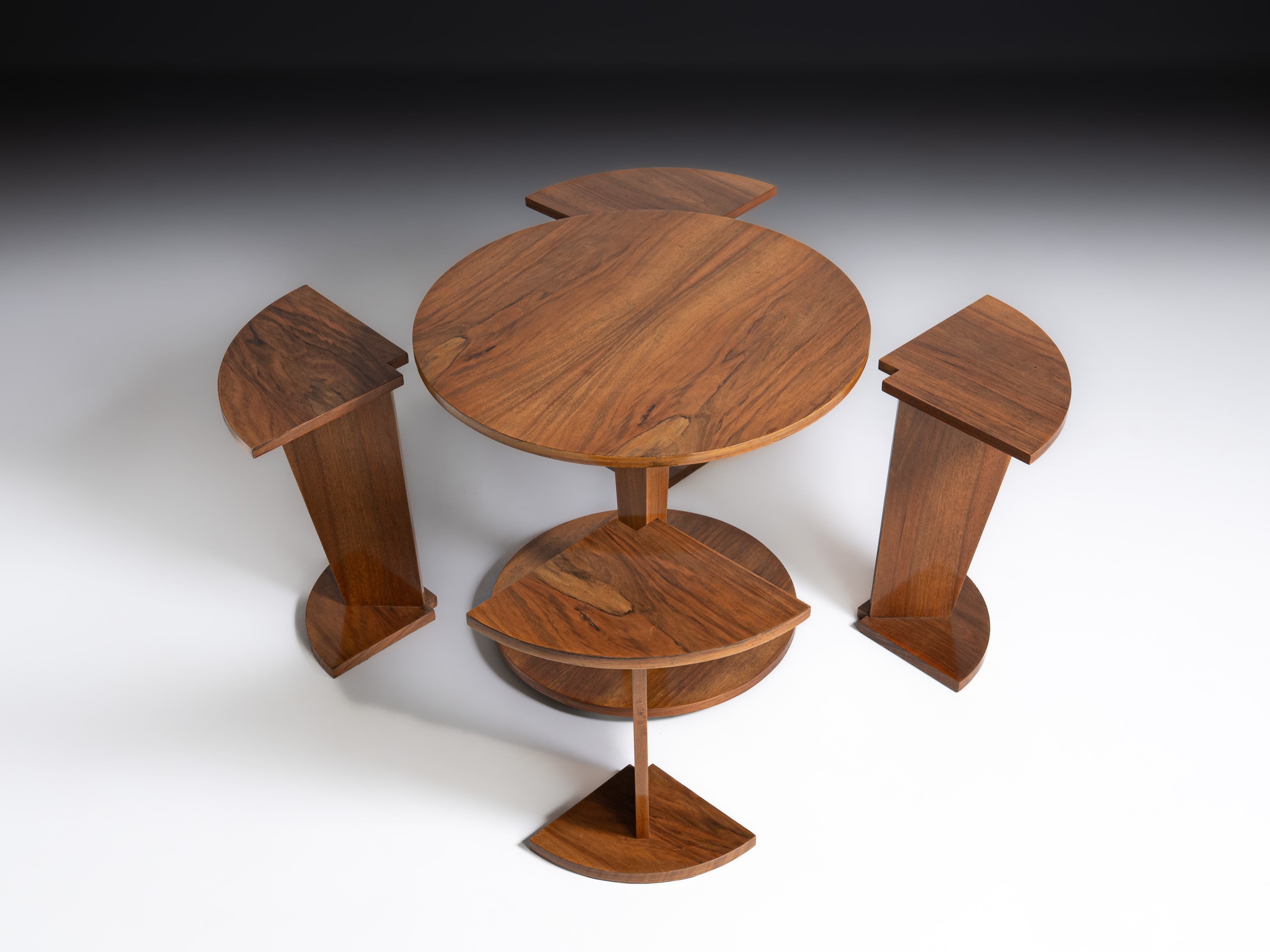 Mesa de apoio art deco em madeira de nogueira. Itália, anos 1930/1940