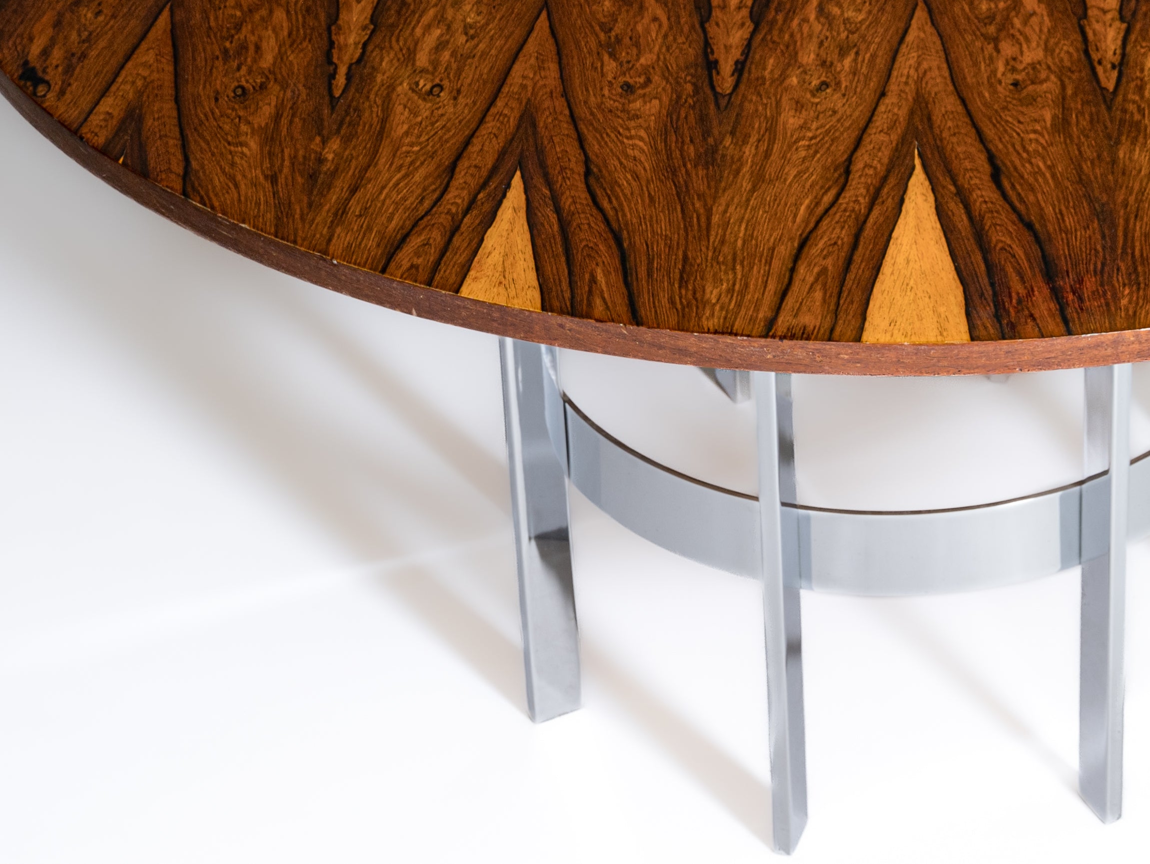 Mesa de casa de jantar em madeira de pau-santo e pés em inox, Escandinávia, anos 1970