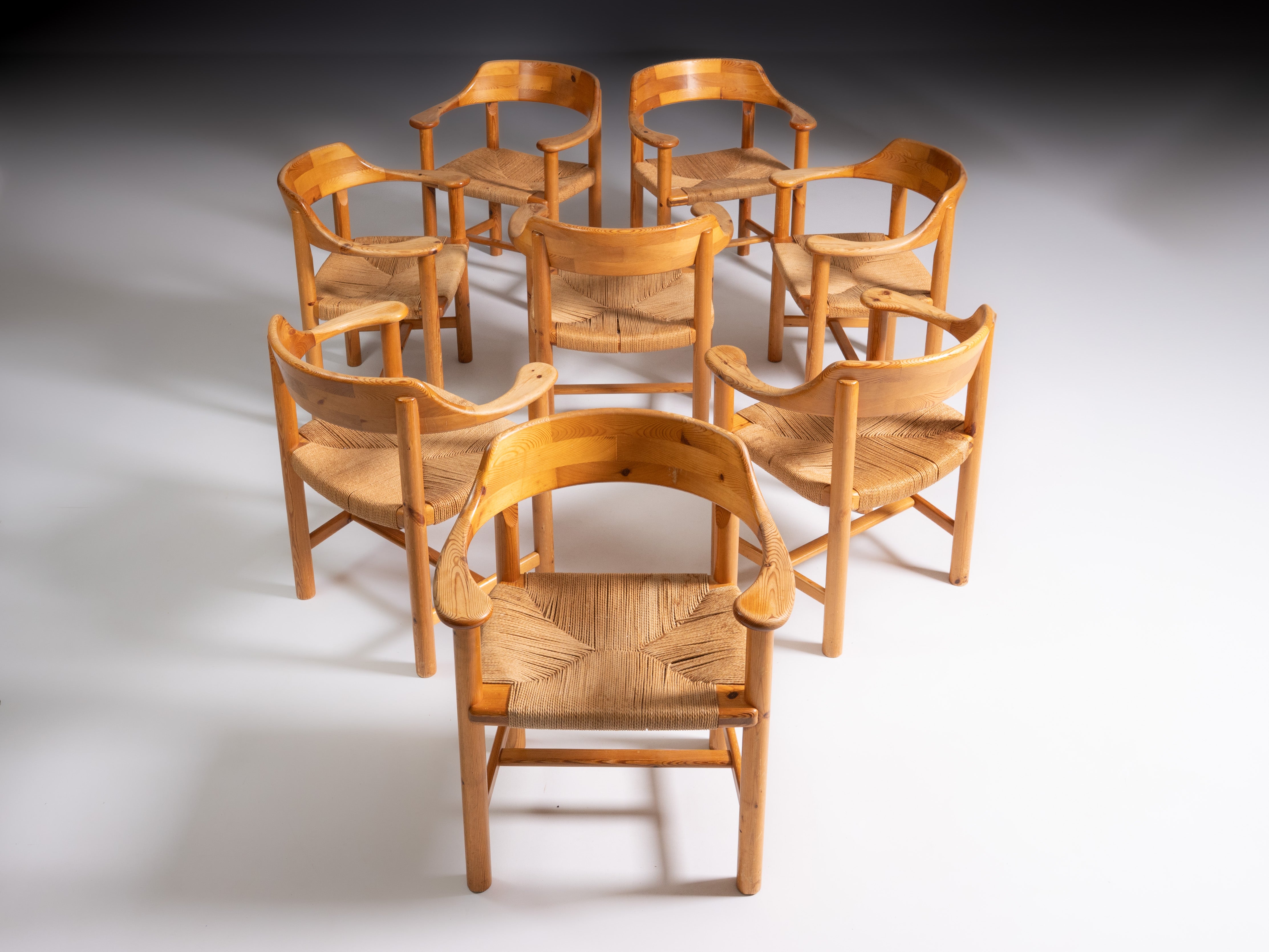Conjunto de 8 cadeiras em pinho, design de Rainer Daumiller, produção dinamarquesa, anos 1960