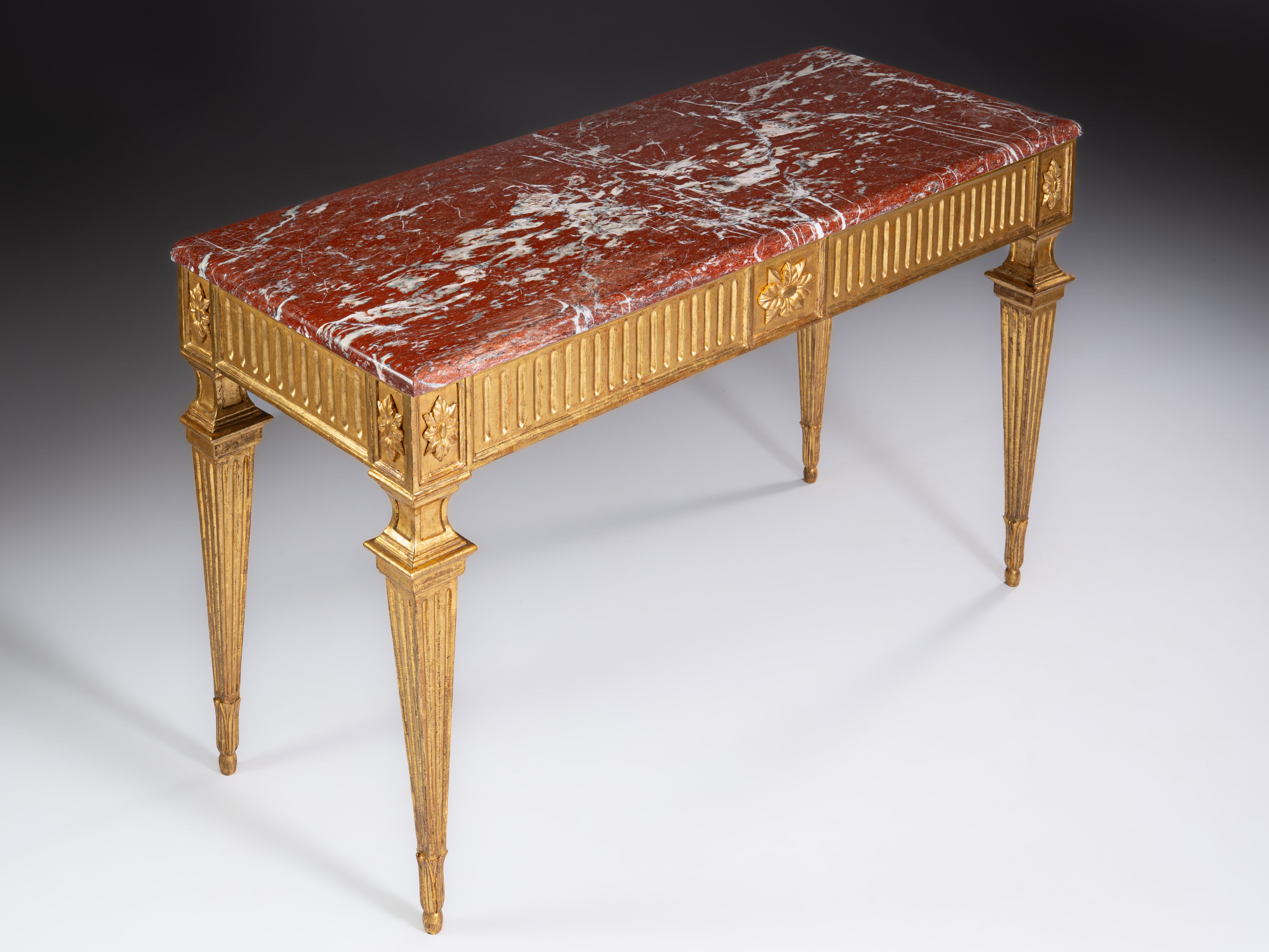 Italian console table in fine gold-gilded wood with a red marble top. Italy, 18th century