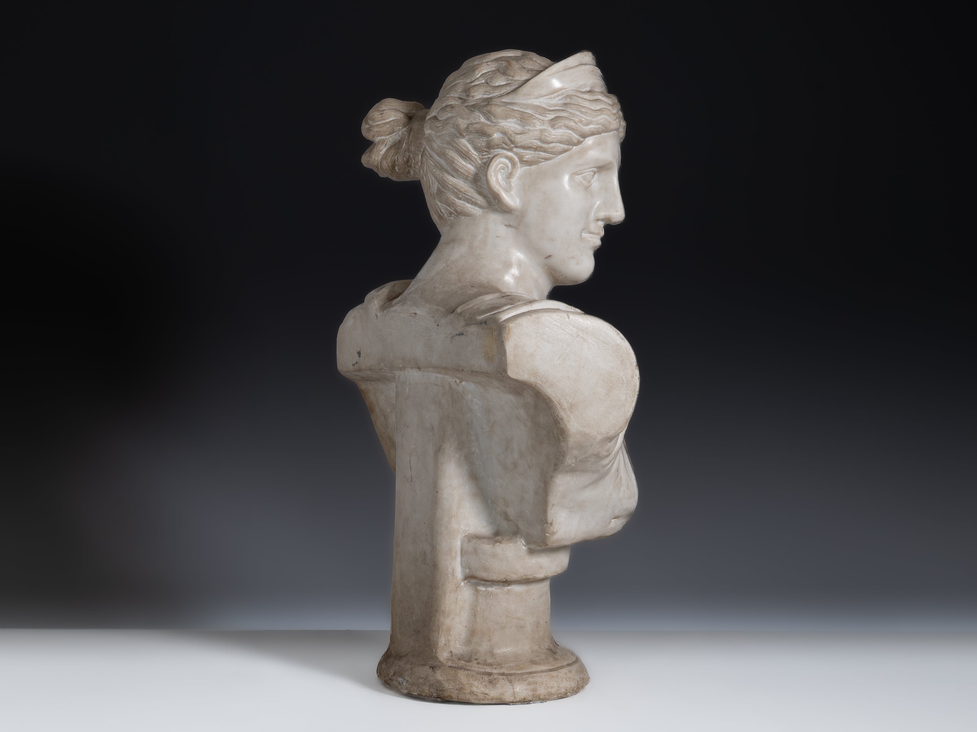 Busto de Diana, escultura em mármore de Carrara, Itália, século XVIII