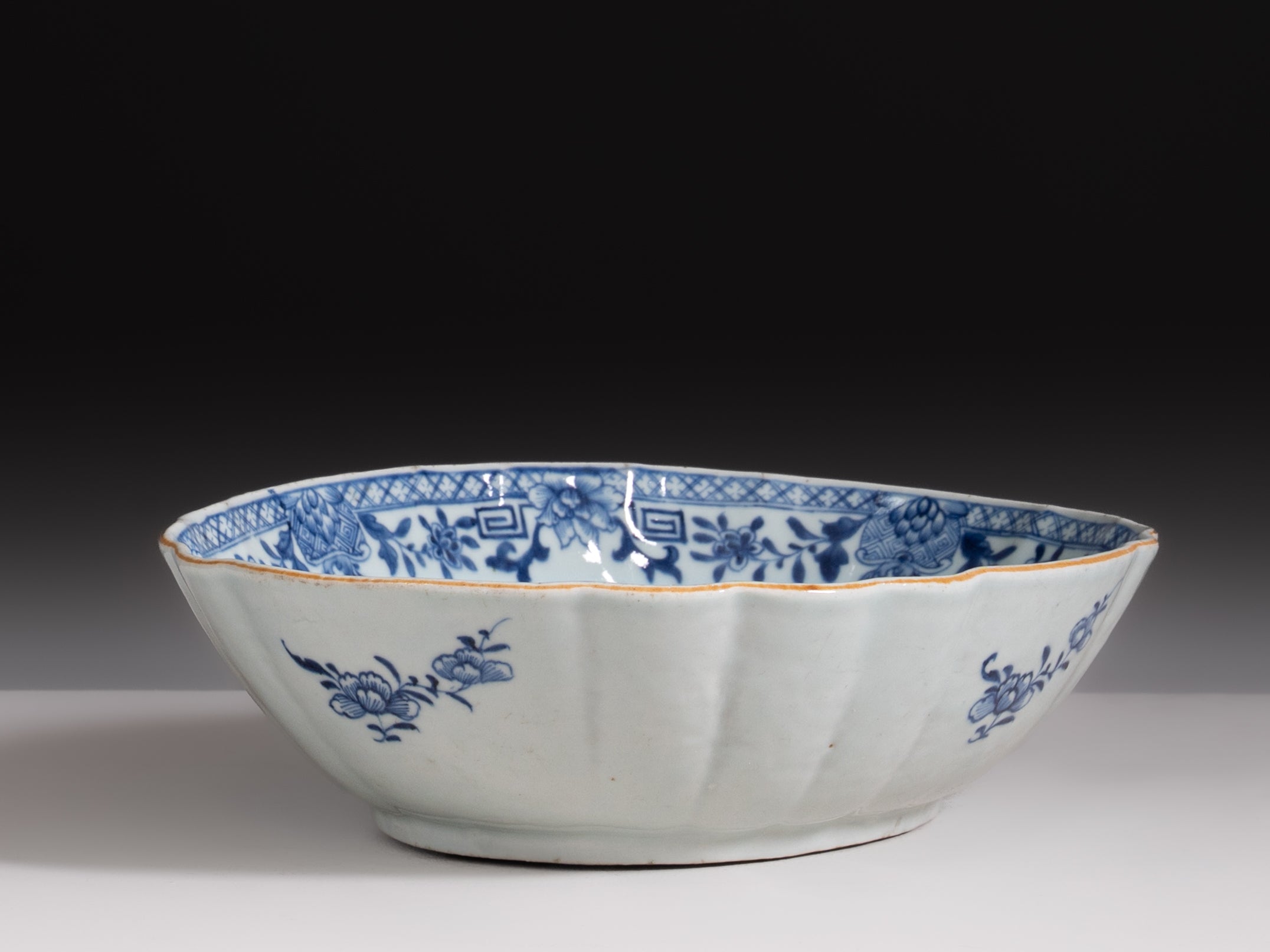 Covilhete em porcelana chinesa da Companhia das Índias, reinado Qianlong (1736–1795)