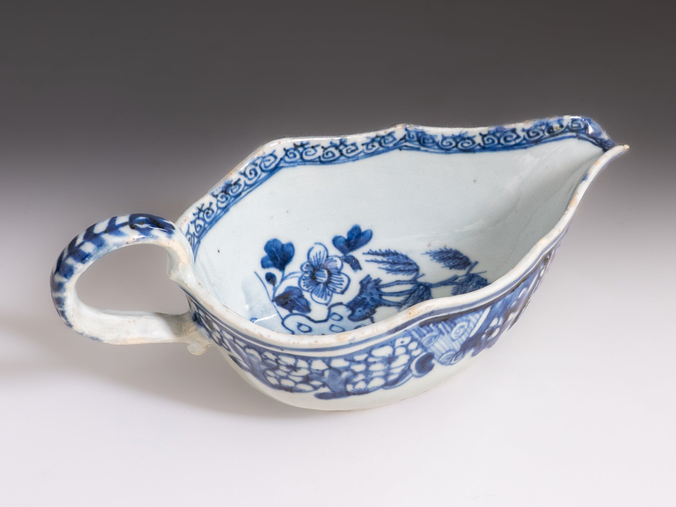 Par de molheiras em porcelana chinesa da Companhia das Índias, século XVIII, Período Qianlong (1736–1795)