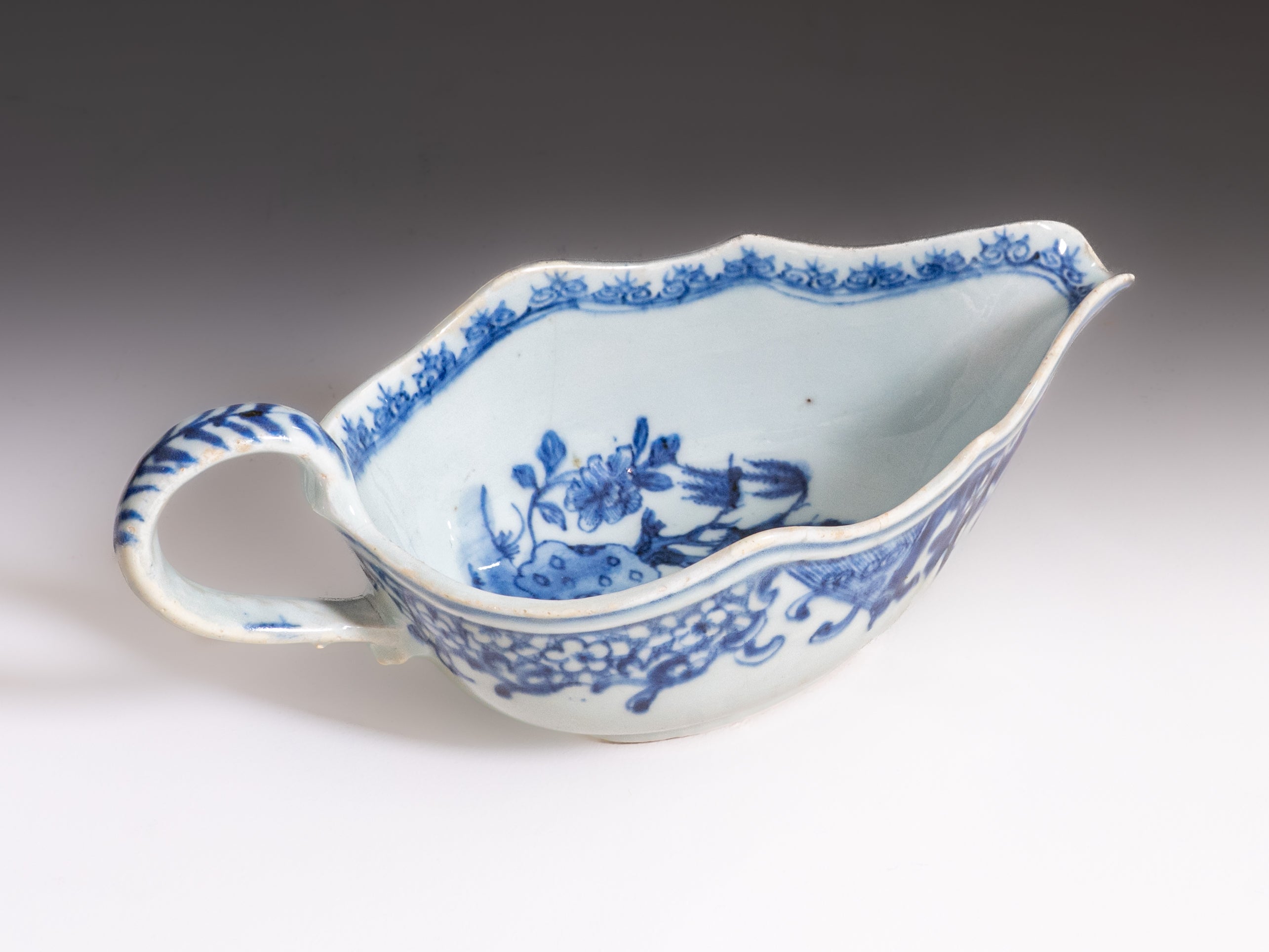 Par de molheiras em porcelana chinesa da Companhia das Índias, século XVIII, Período Qianlong (1736–1795)