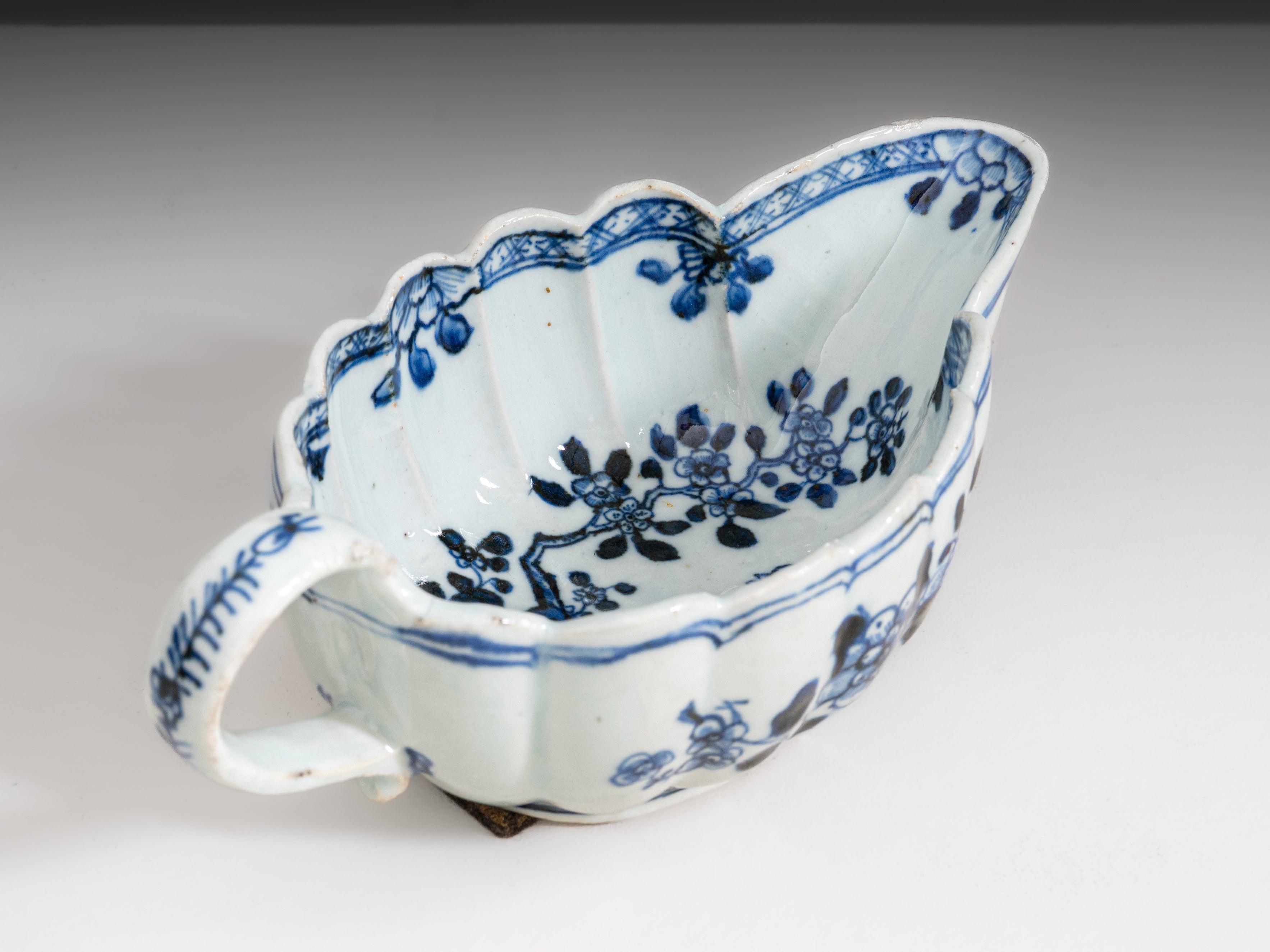 Par de molheiras em porcelana chinesa da Companhia das Índias, século XVIII, Período Qianlong (1736–1795)