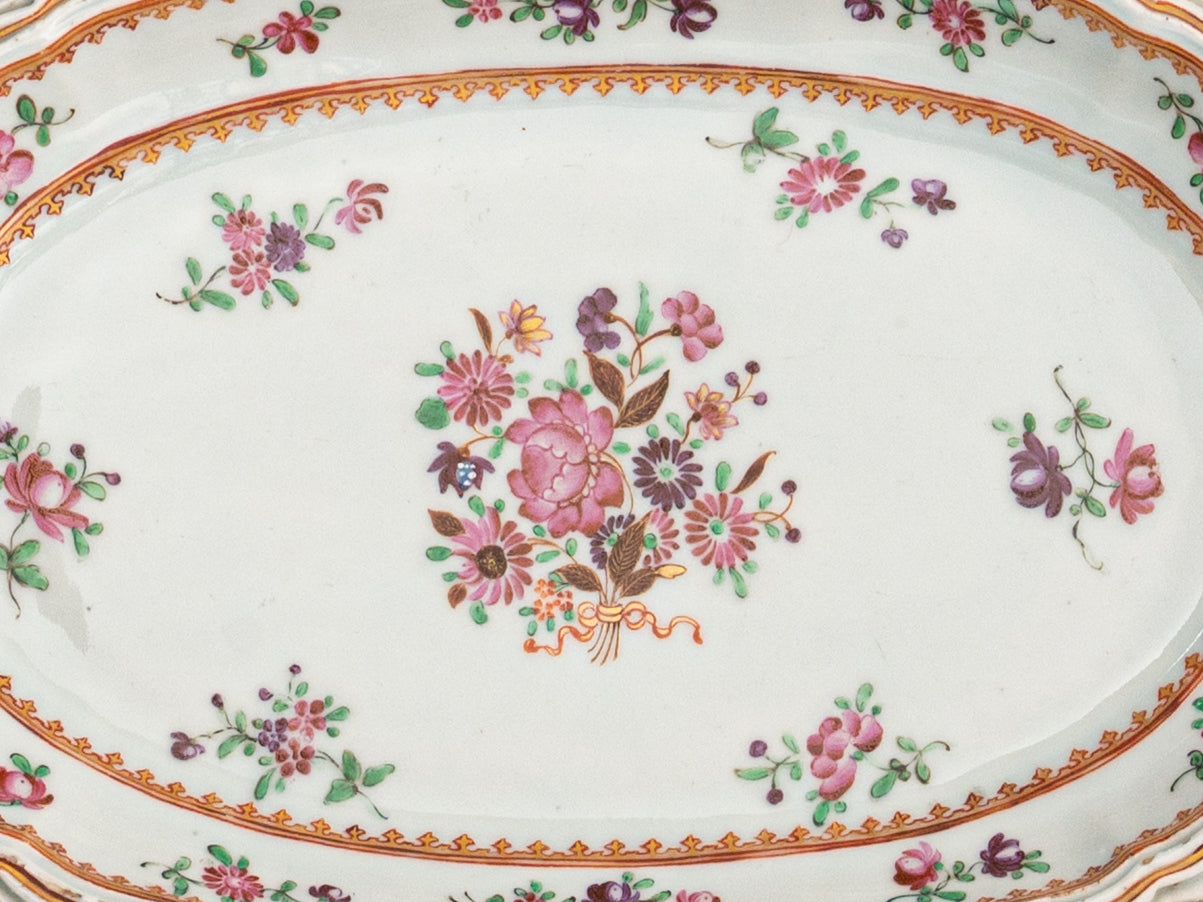 Par de travessas em porcelana chinesa da Companhia das Índias, século XVIII, período Qianlong (1736–1795)