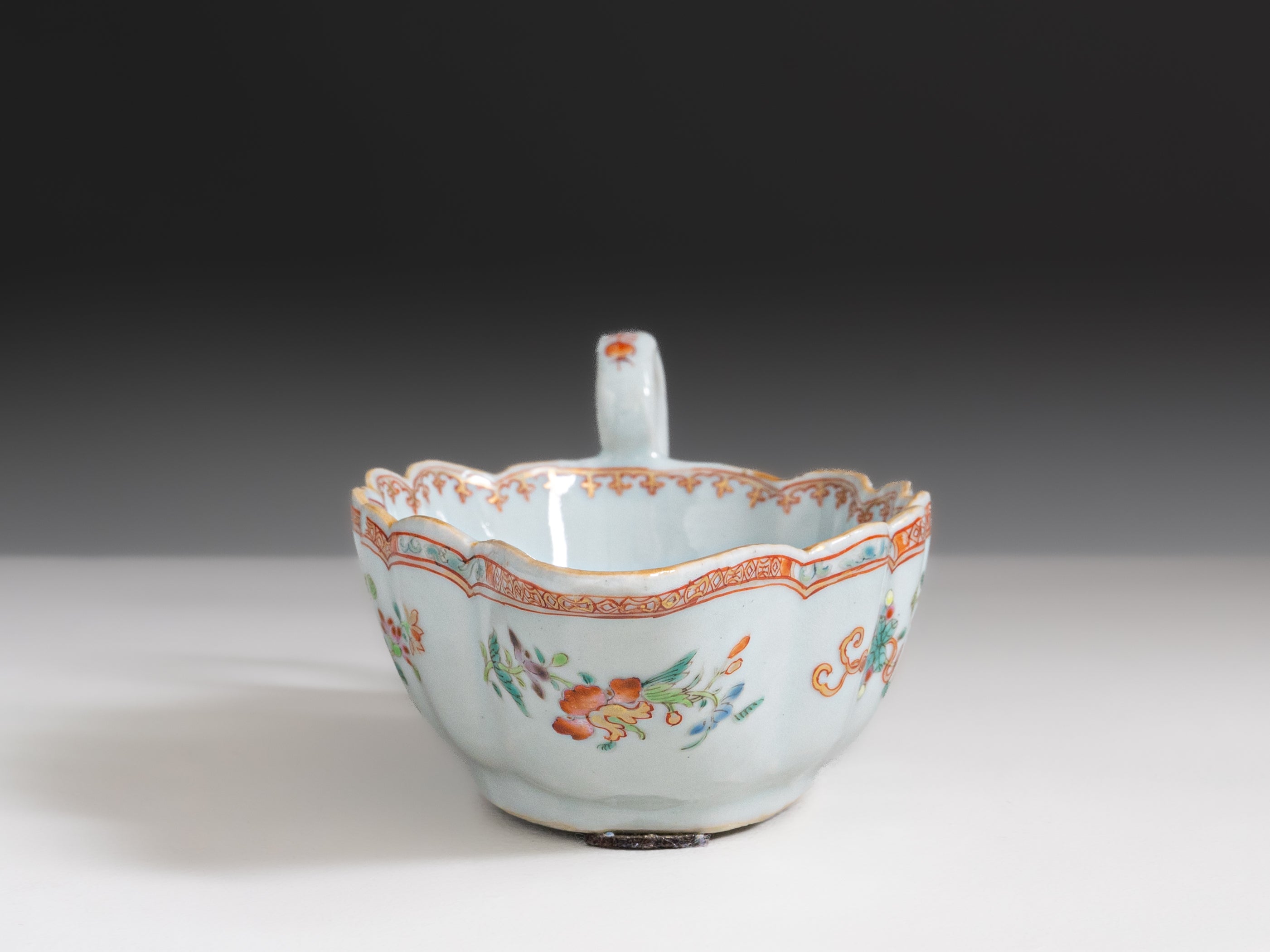 Molheira em porcelana chinesa da Companhia das Índias, século XVIII, denominado Serviço de D. João VI ou Serviço dos Pavões