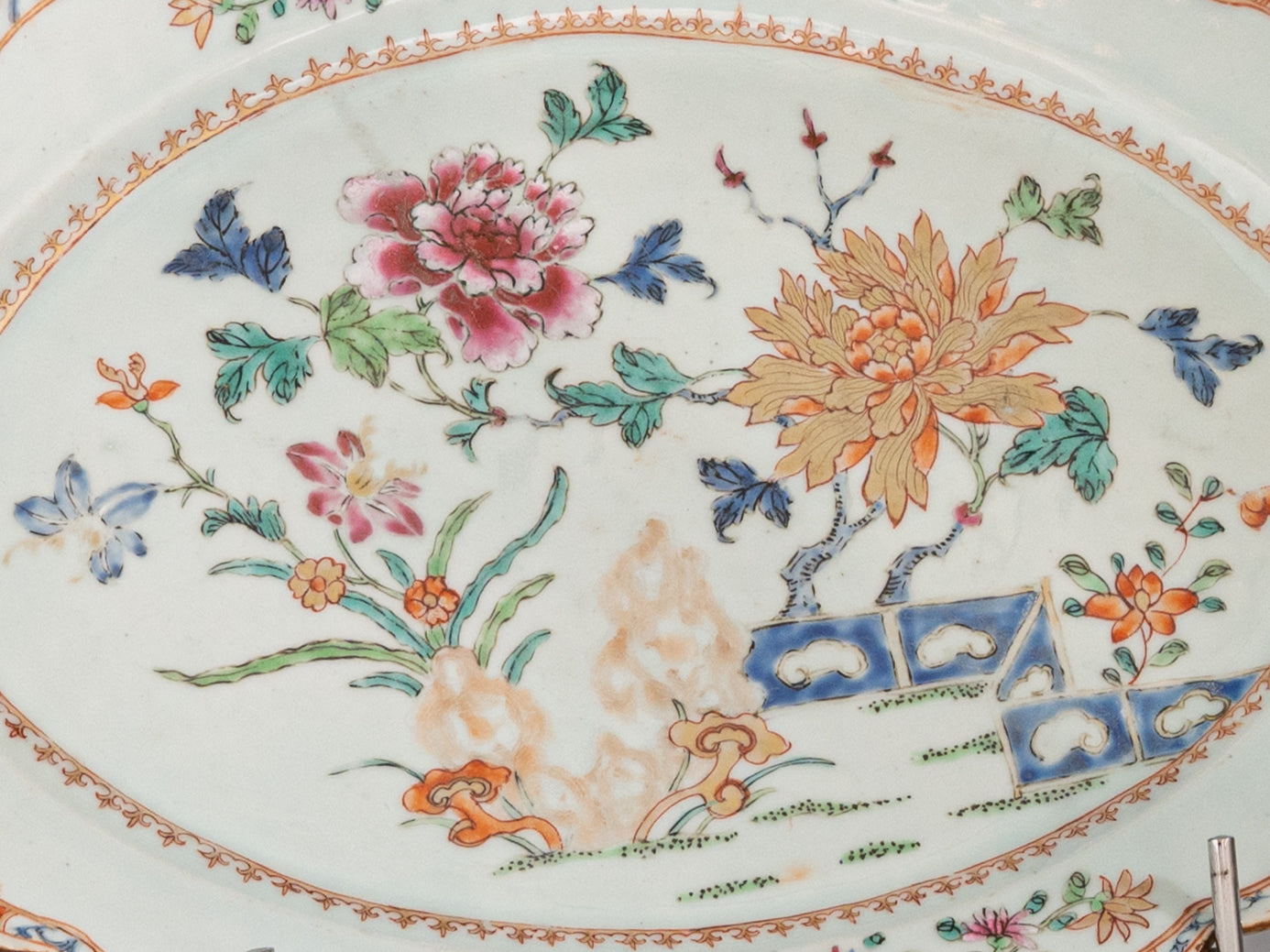 Par de travessas em porcelana chinesa da Companhia das Índias, século XVIII, período Qianlong (1736–1795)