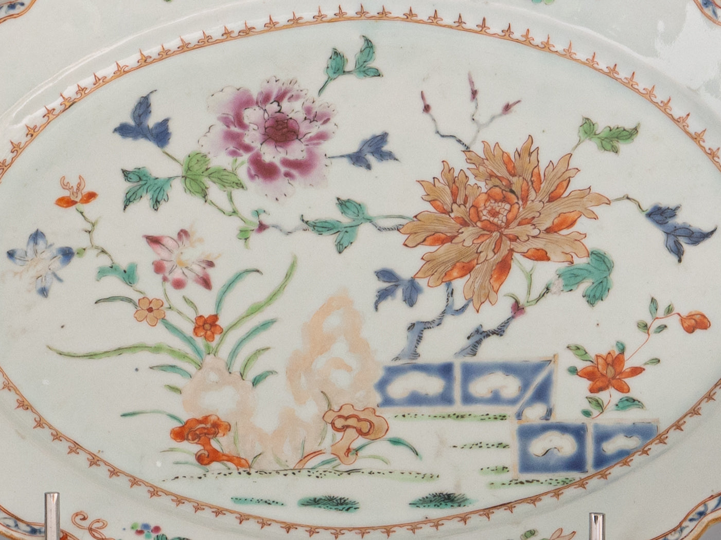 Par de travessas em porcelana chinesa da Companhia das Índias, século XVIII, período Qianlong (1736–1795)