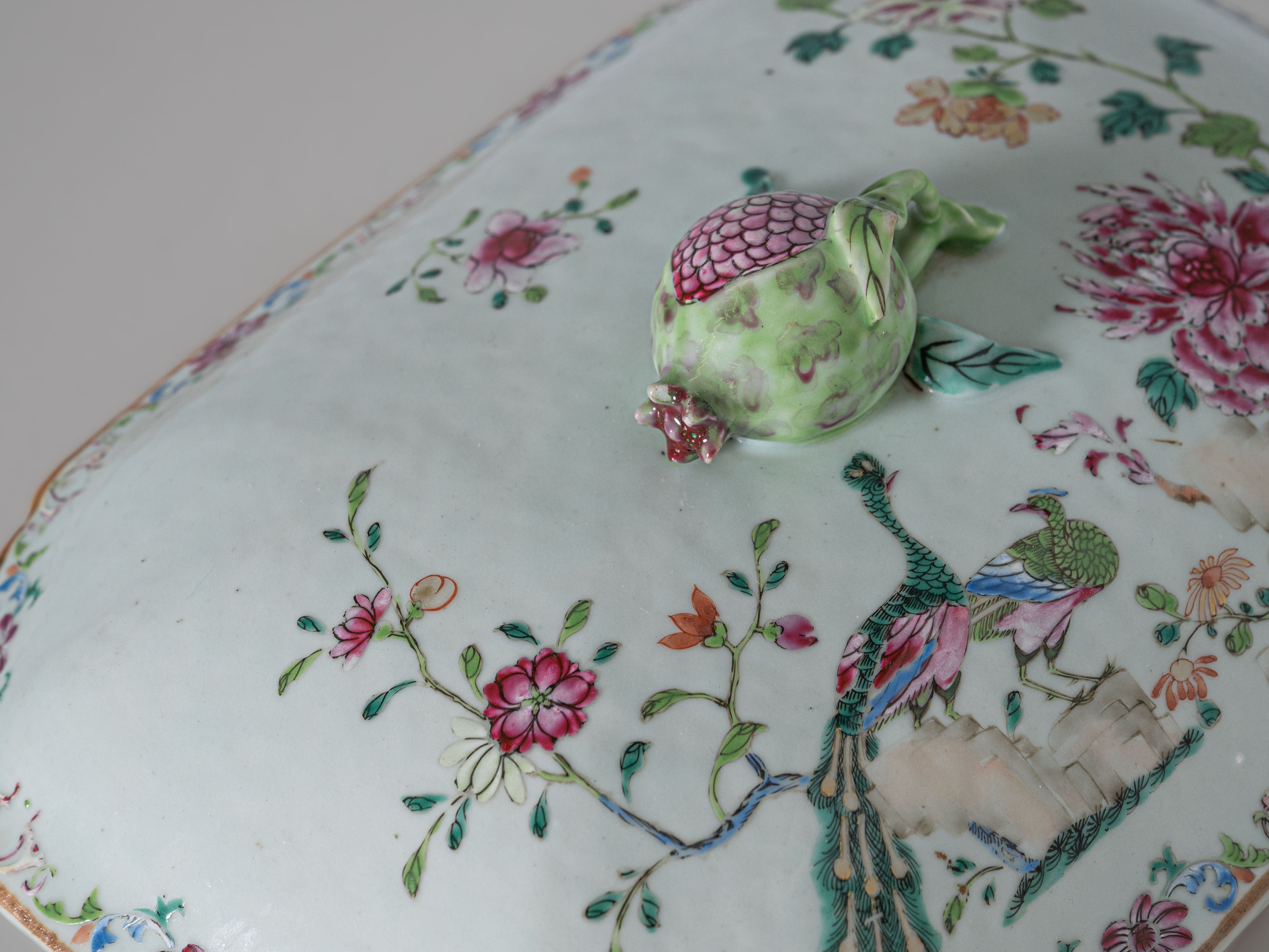 Terrina com tampa e travessa octogonal em porcelana chinesa da Companhia das Índias, século XVIII
