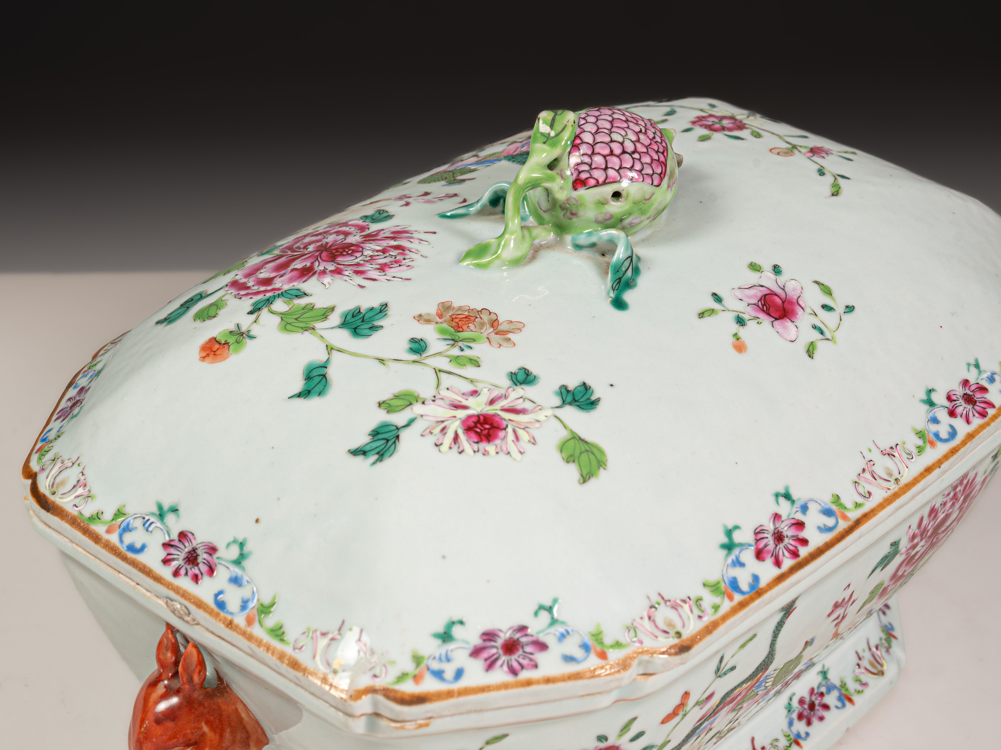 Terrina com tampa e travessa octogonal em porcelana chinesa da Companhia das Índias, século XVIII