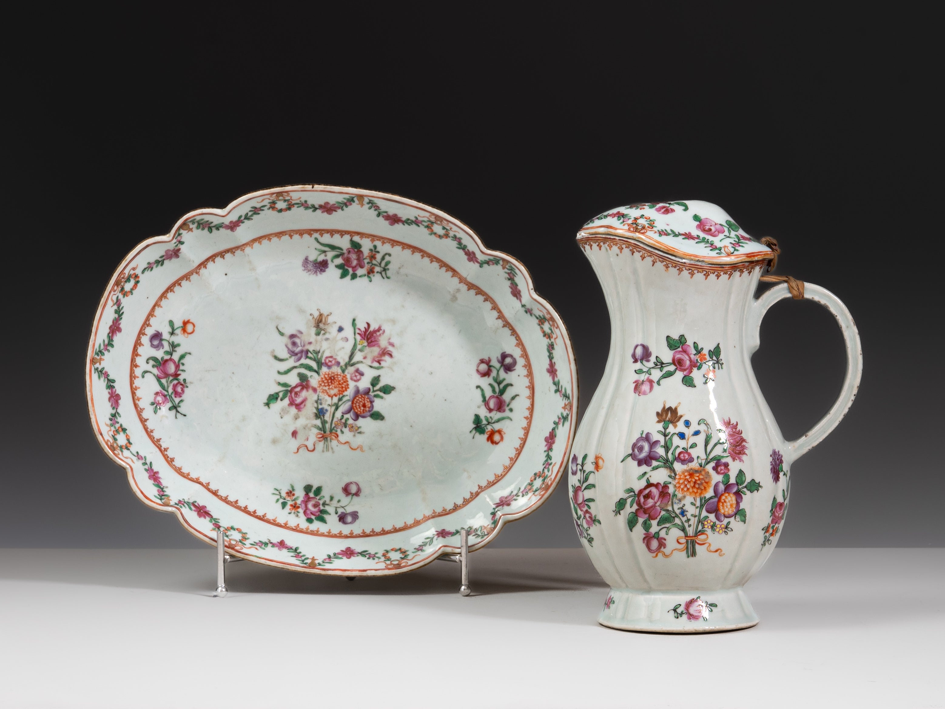 Conjunto de lavanda e gomil em porcelana chinesa da Companhia das Índias, Período Qianlong (1736–1795)