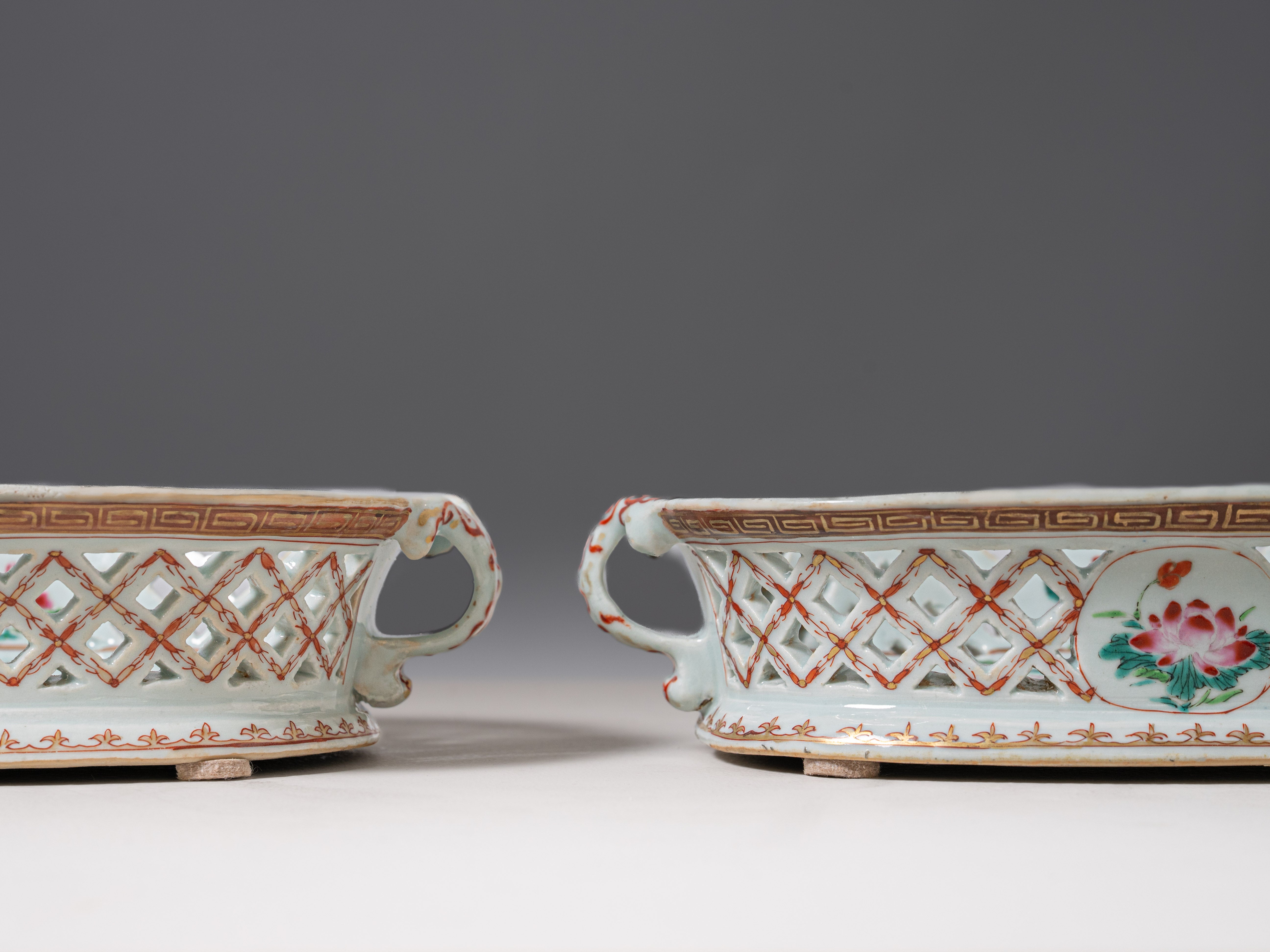 Par de cestos em porcelana chinesa da Companhia das Índias, século XVIII. Qianlong (1736–1795)