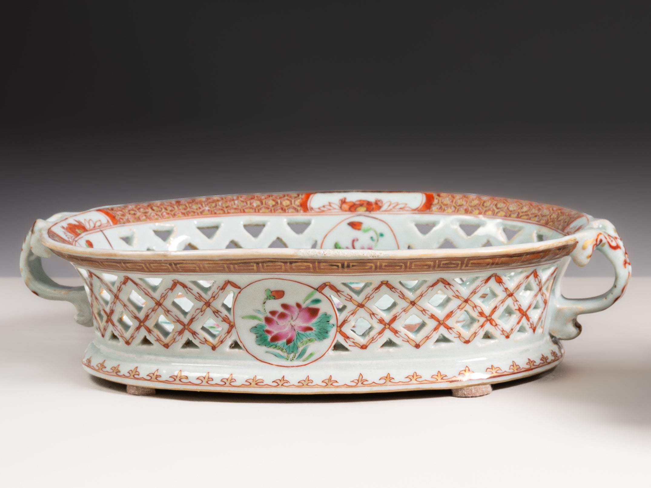 Par de cestos em porcelana chinesa da Companhia das Índias, século XVIII. Qianlong (1736–1795)