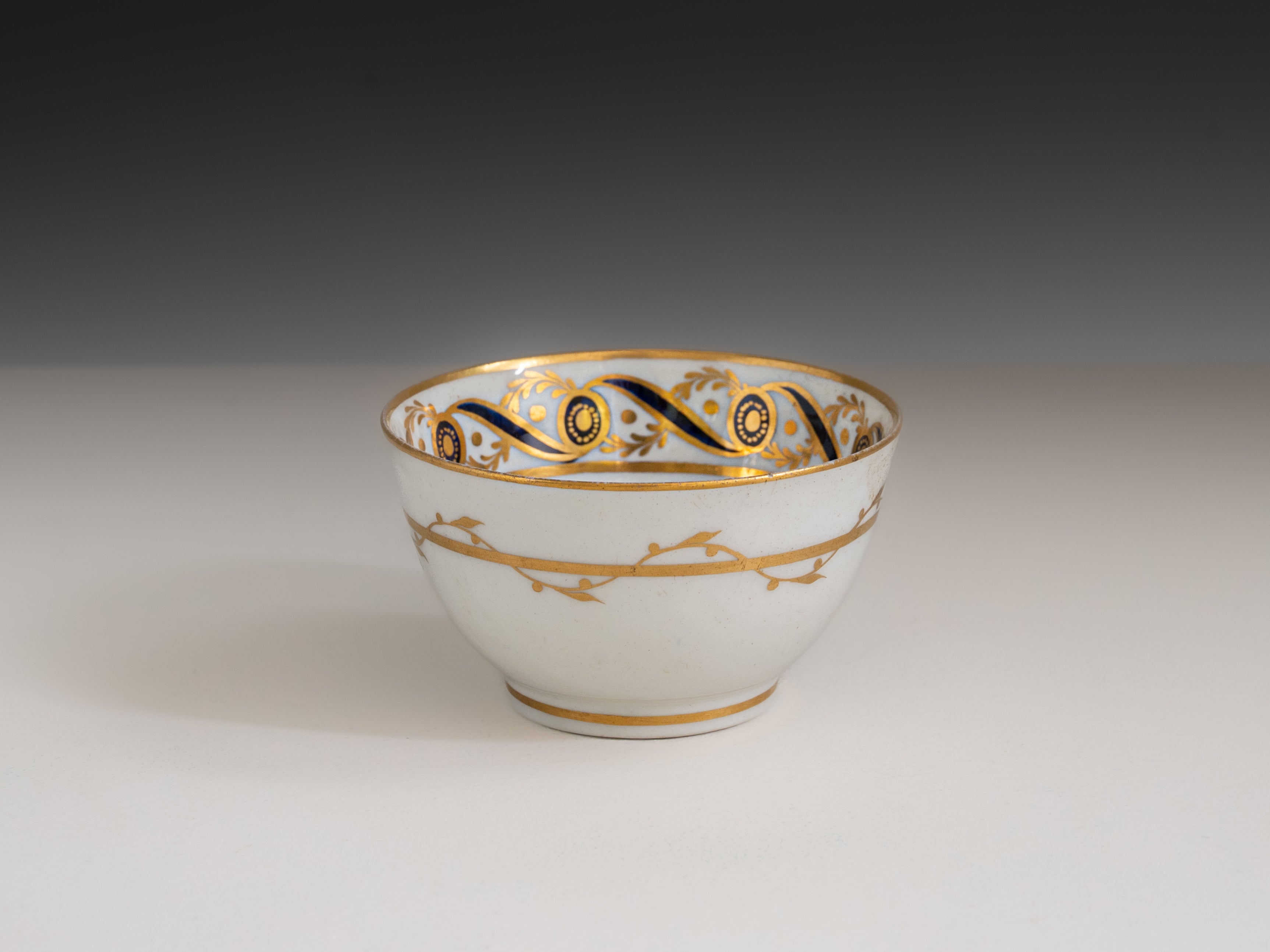 Xícara em porcelana europeia