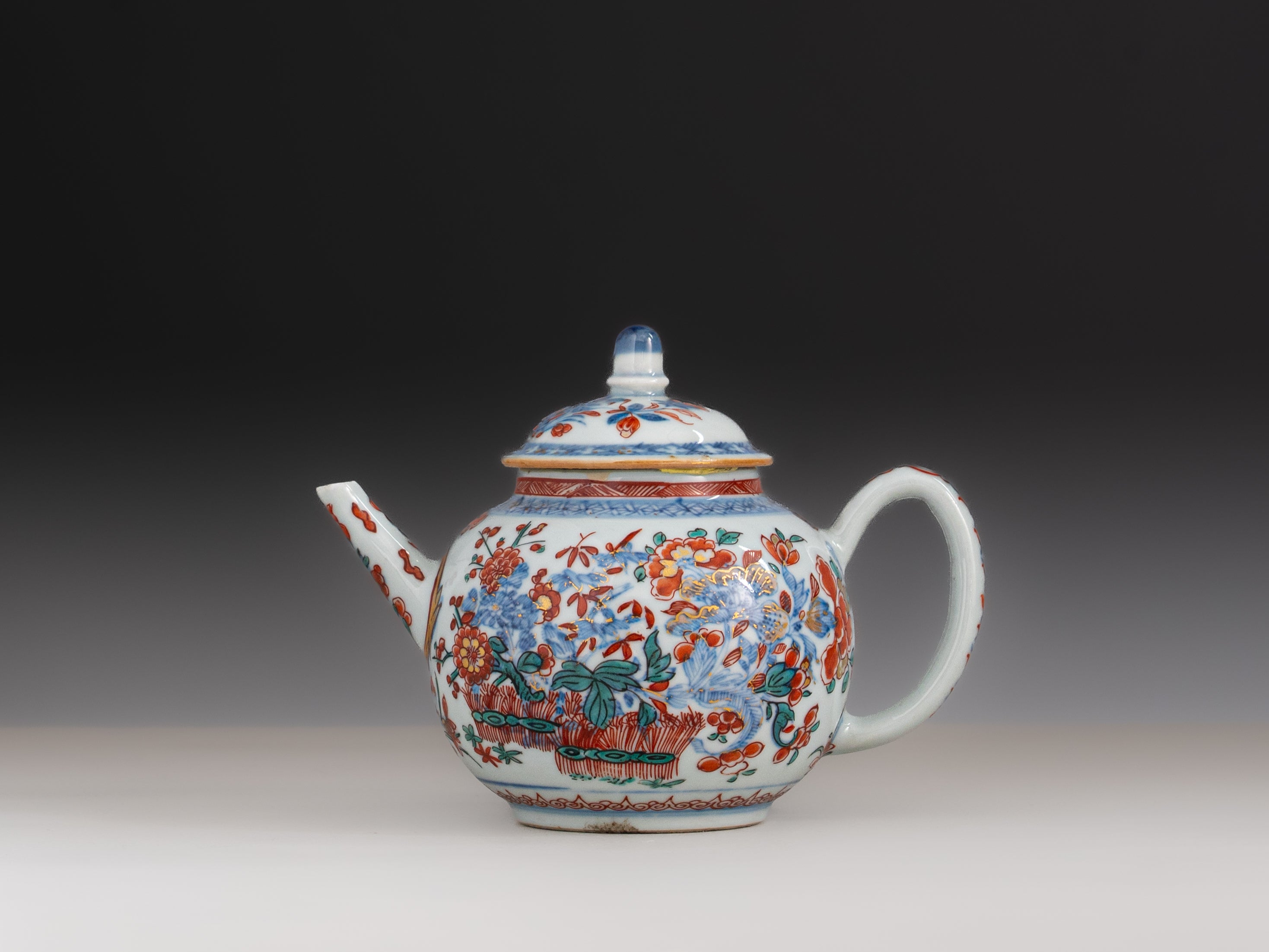 Bule em porcelana Chinesa da Companhia das Índias, reinado de Qianlong (1736–1795)