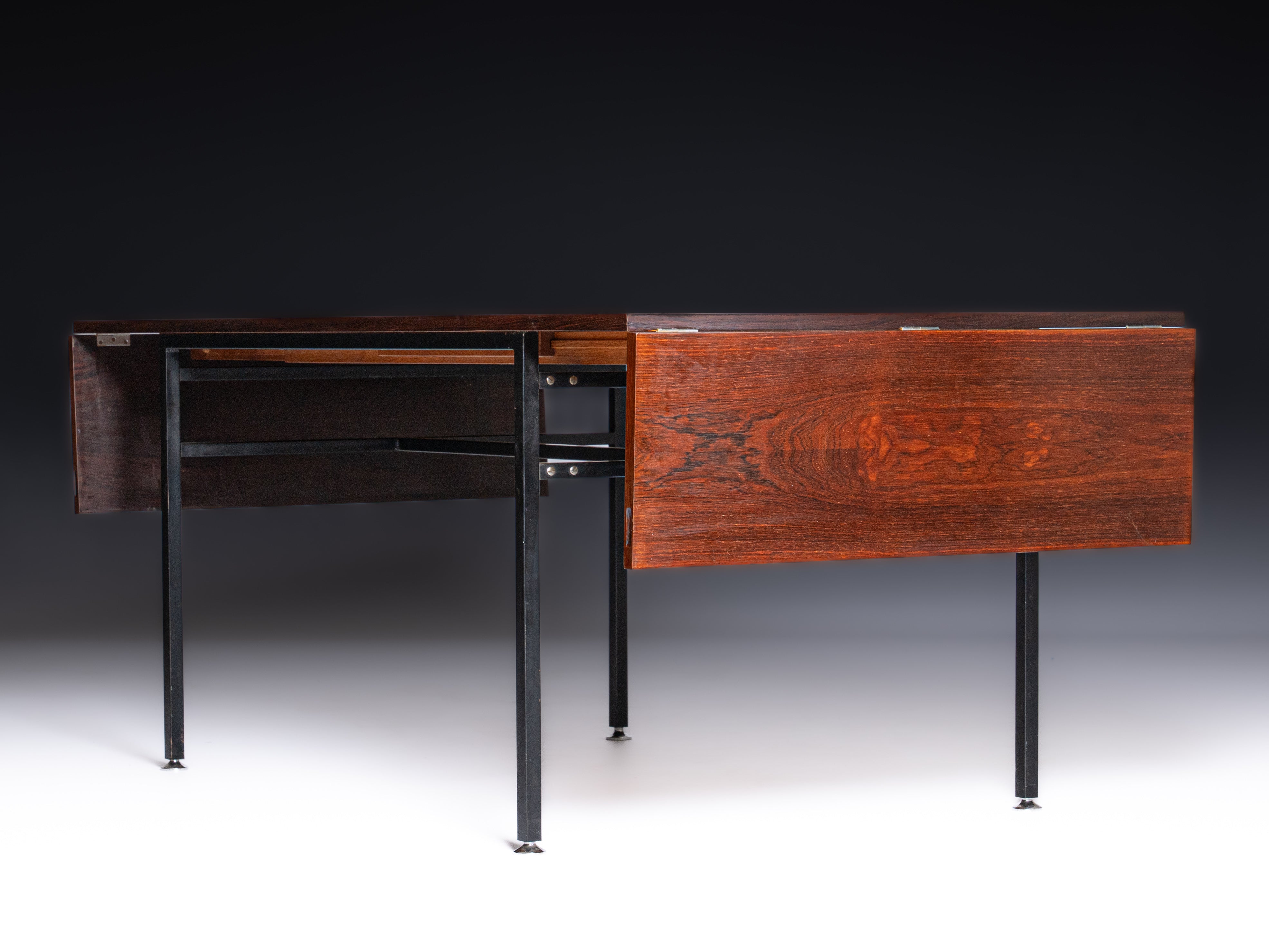 Mesa de casa de jantar extensível modelo "800", desenhada por Alain Richard e produzida pela Meubles TV, França, durante a década de 1960