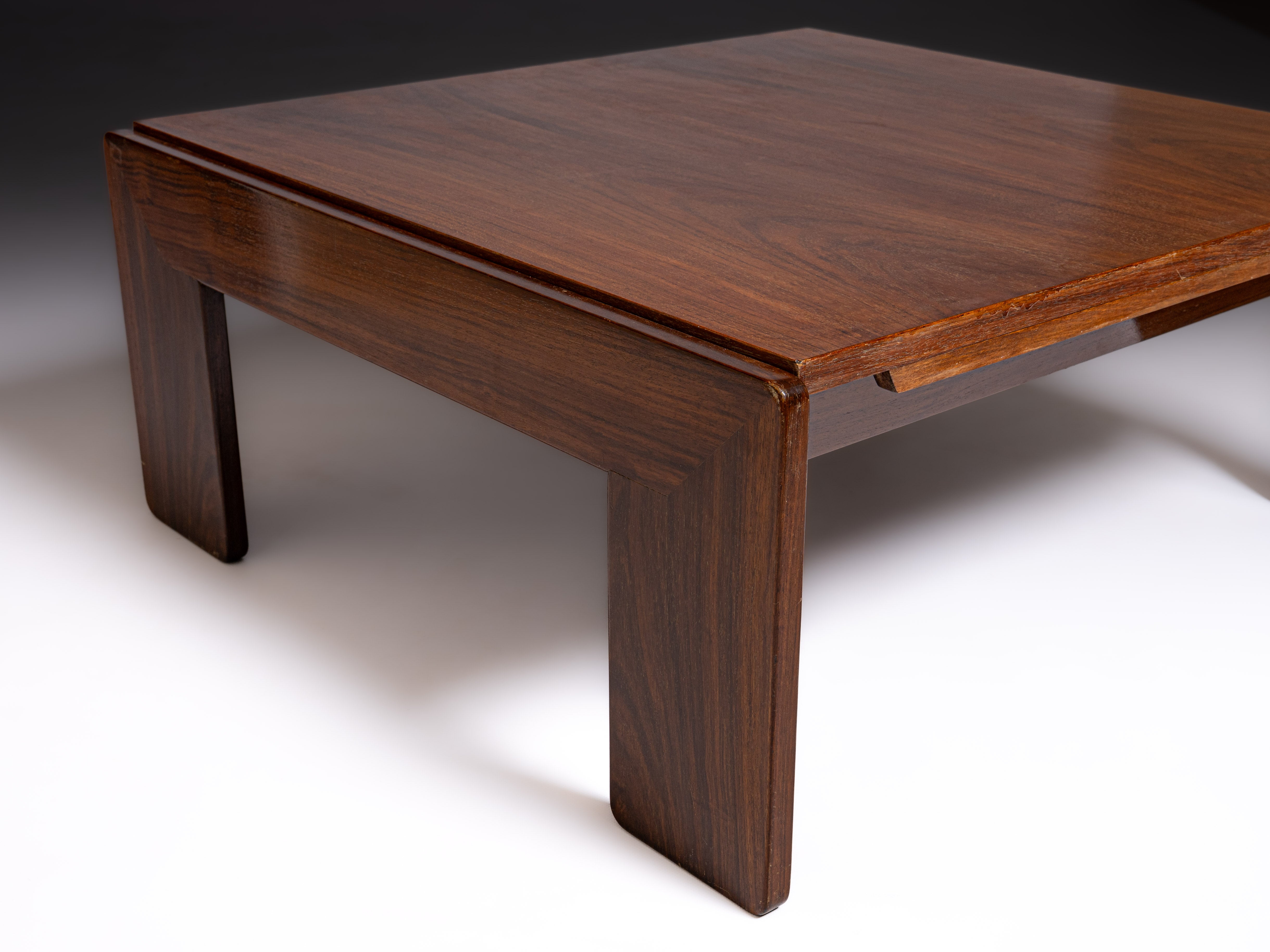 Mesa de apoio em madeira de pau-santo. Design de Afra & Tobia Scarpa, Itália, anos 1960