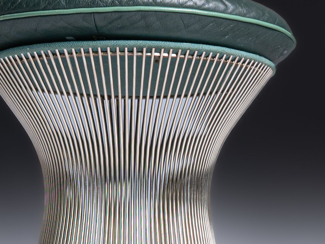 Par de bancos modelo Platner, design de Warren Platner, EUA, produzidos pela Knoll International, anos 1960