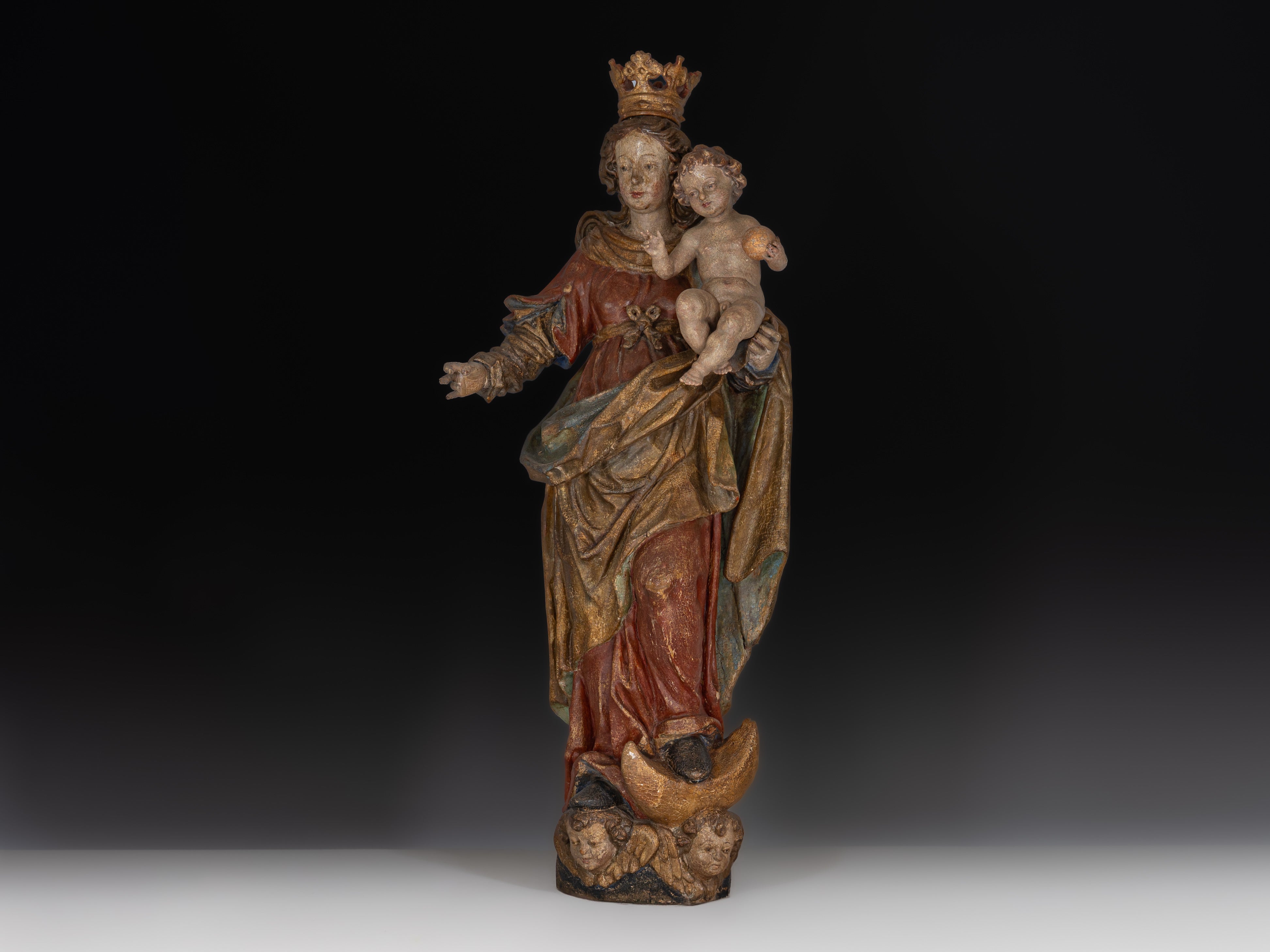 Nossa Senhora com o Menino Jesus, escultura em madeira. Europa Central, século XVII
