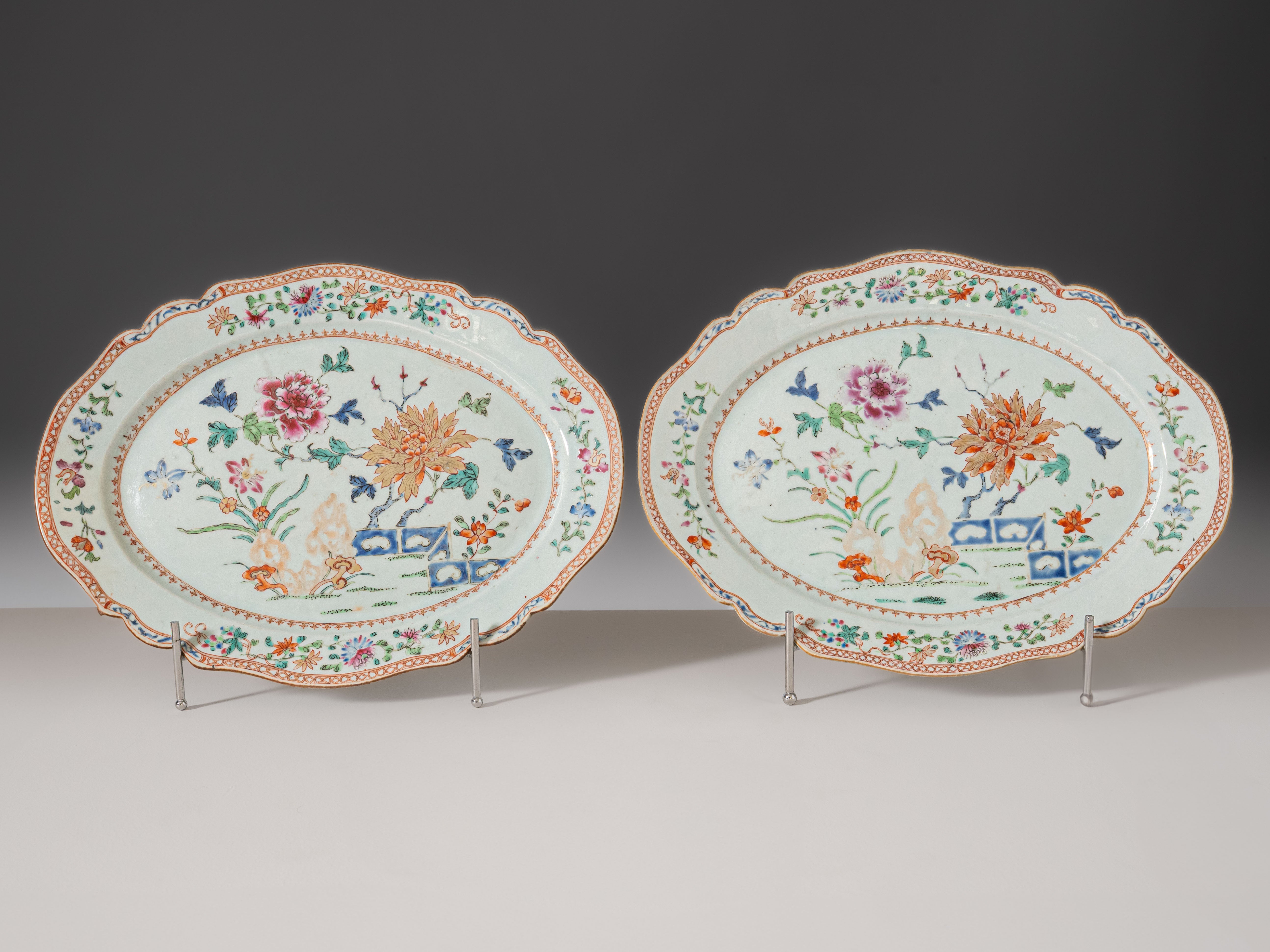 Par de travessas em porcelana chinesa da Companhia das Índias, século XVIII, período Qianlong (1736–1795)
