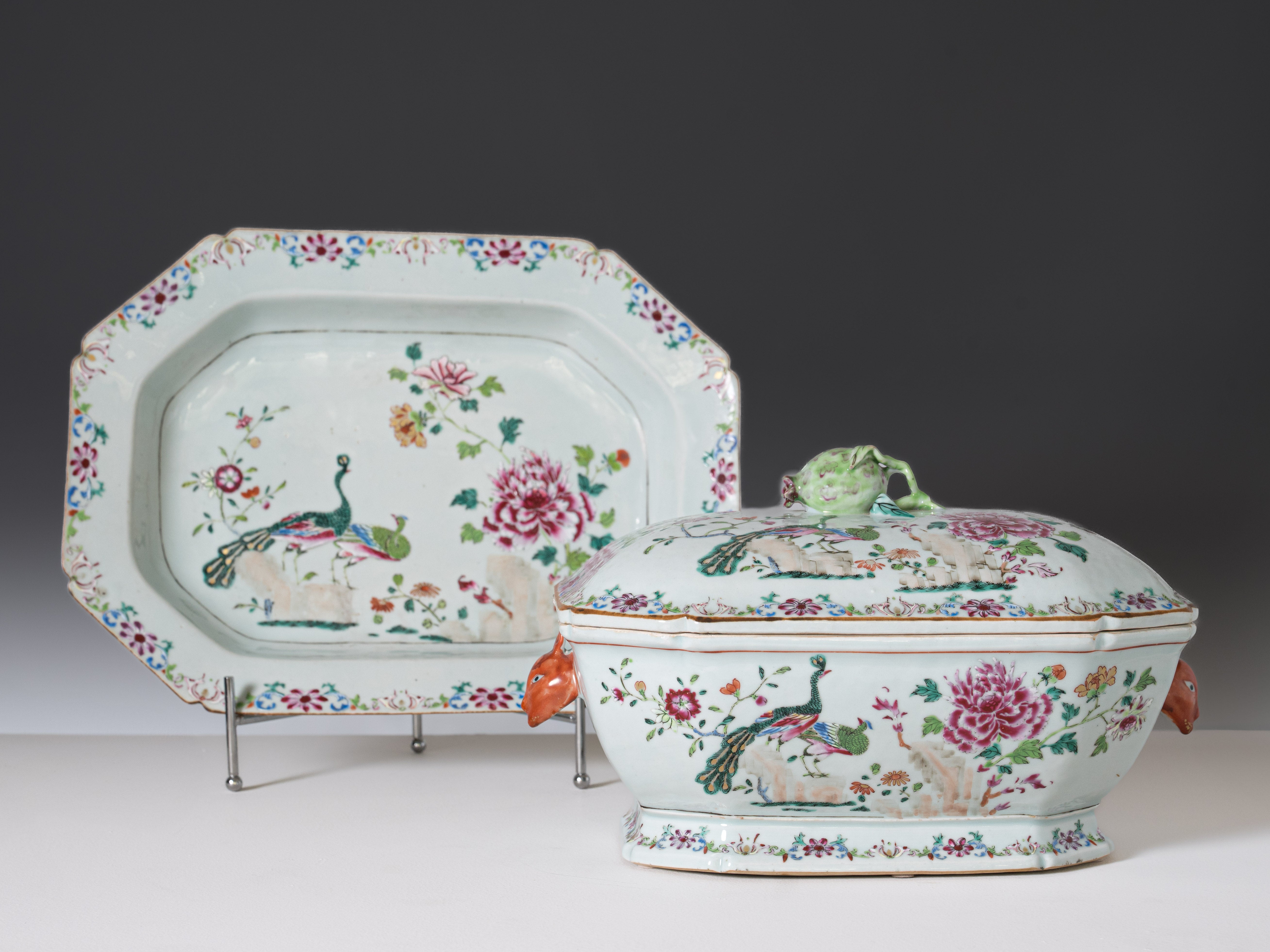 Terrina com tampa e travessa octogonal em porcelana chinesa da Companhia das Índias, século XVIII