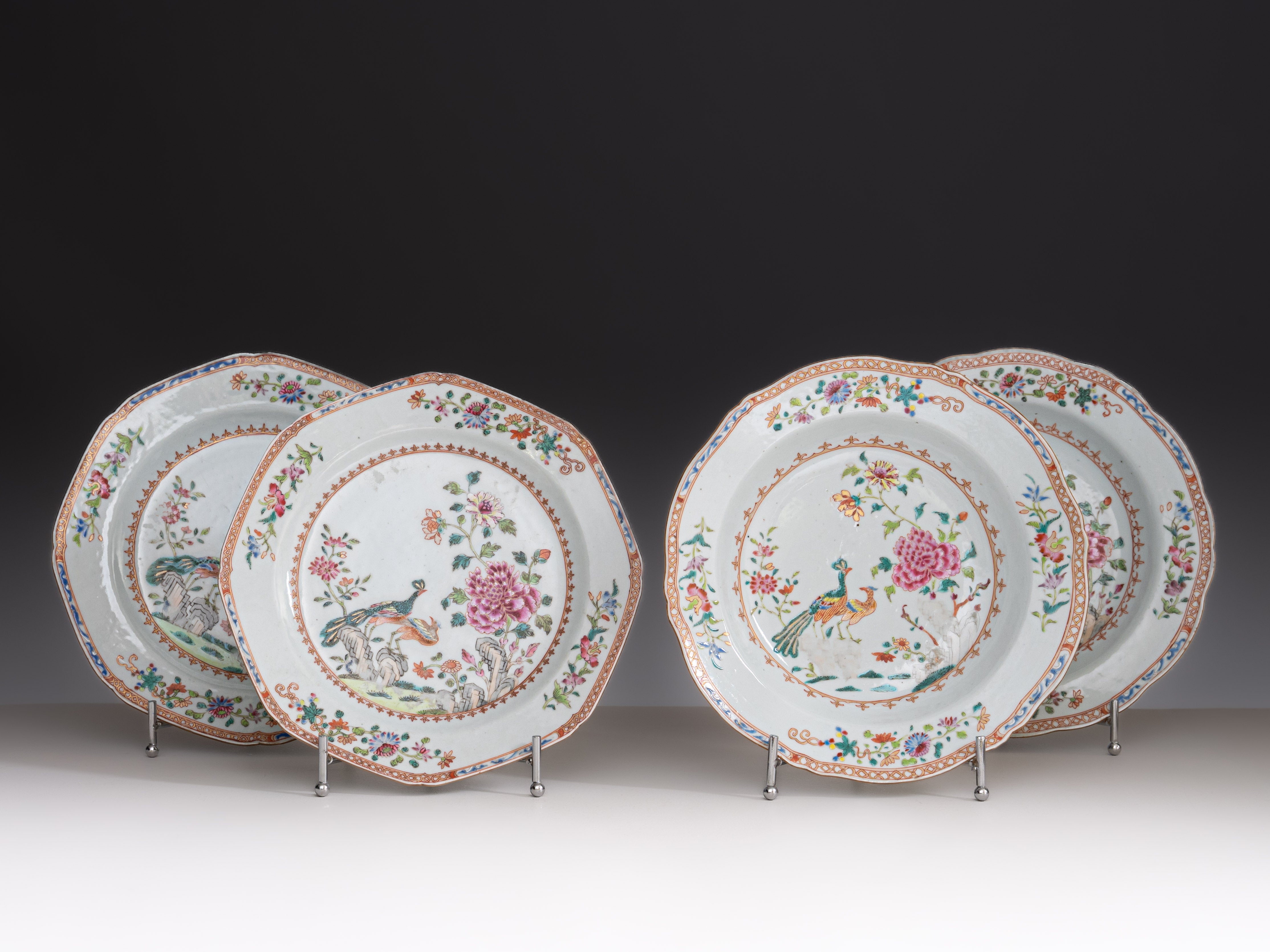 Conjunto de 4 pratos em porcelana chinesa da Companhia das Índias. Reinado Qianlong (1736–1795)
