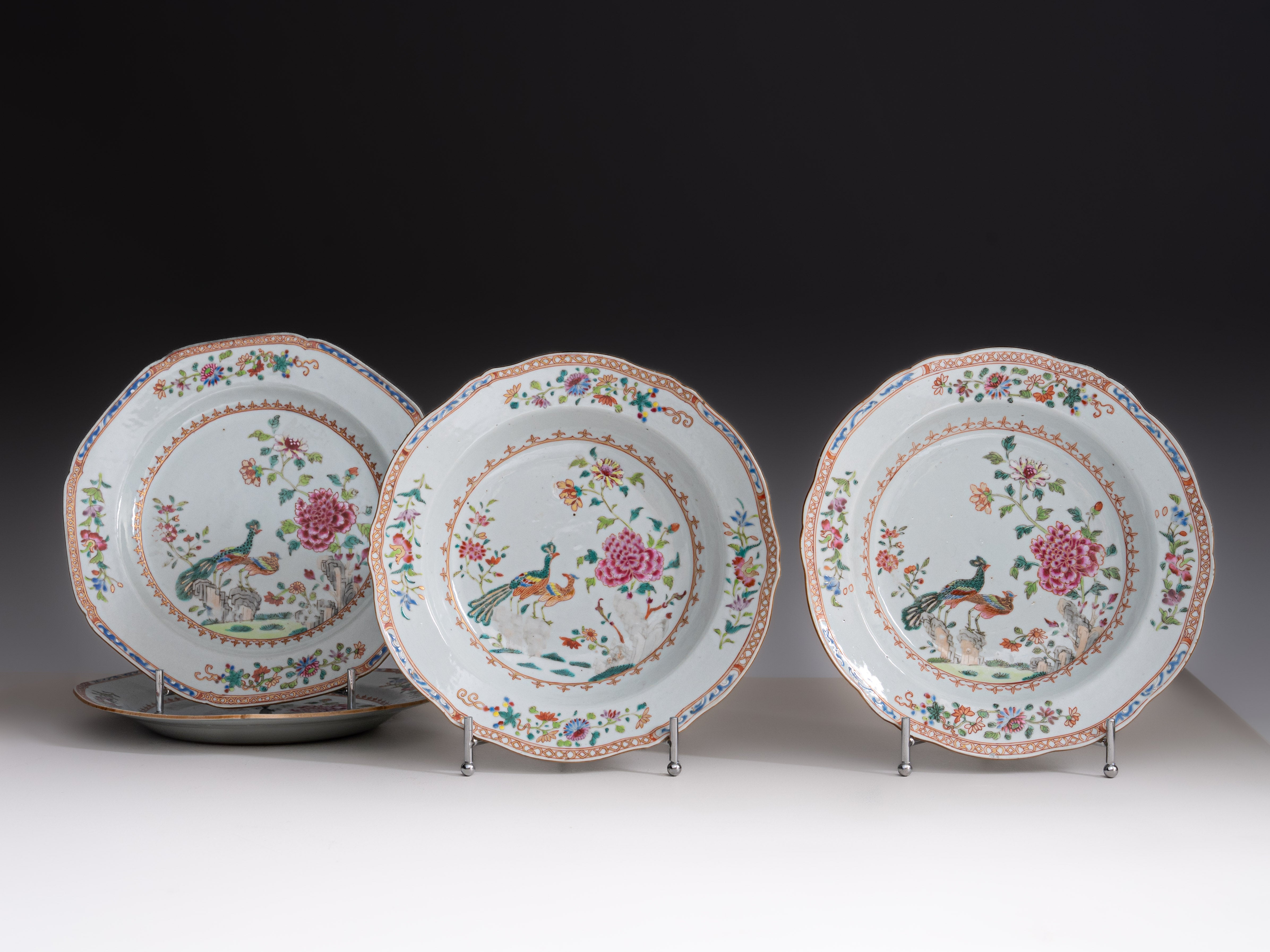 Conjunto de 4 pratos em porcelana chinesa da Companhia das Índias. Reinado Qianlong (1736–1795)