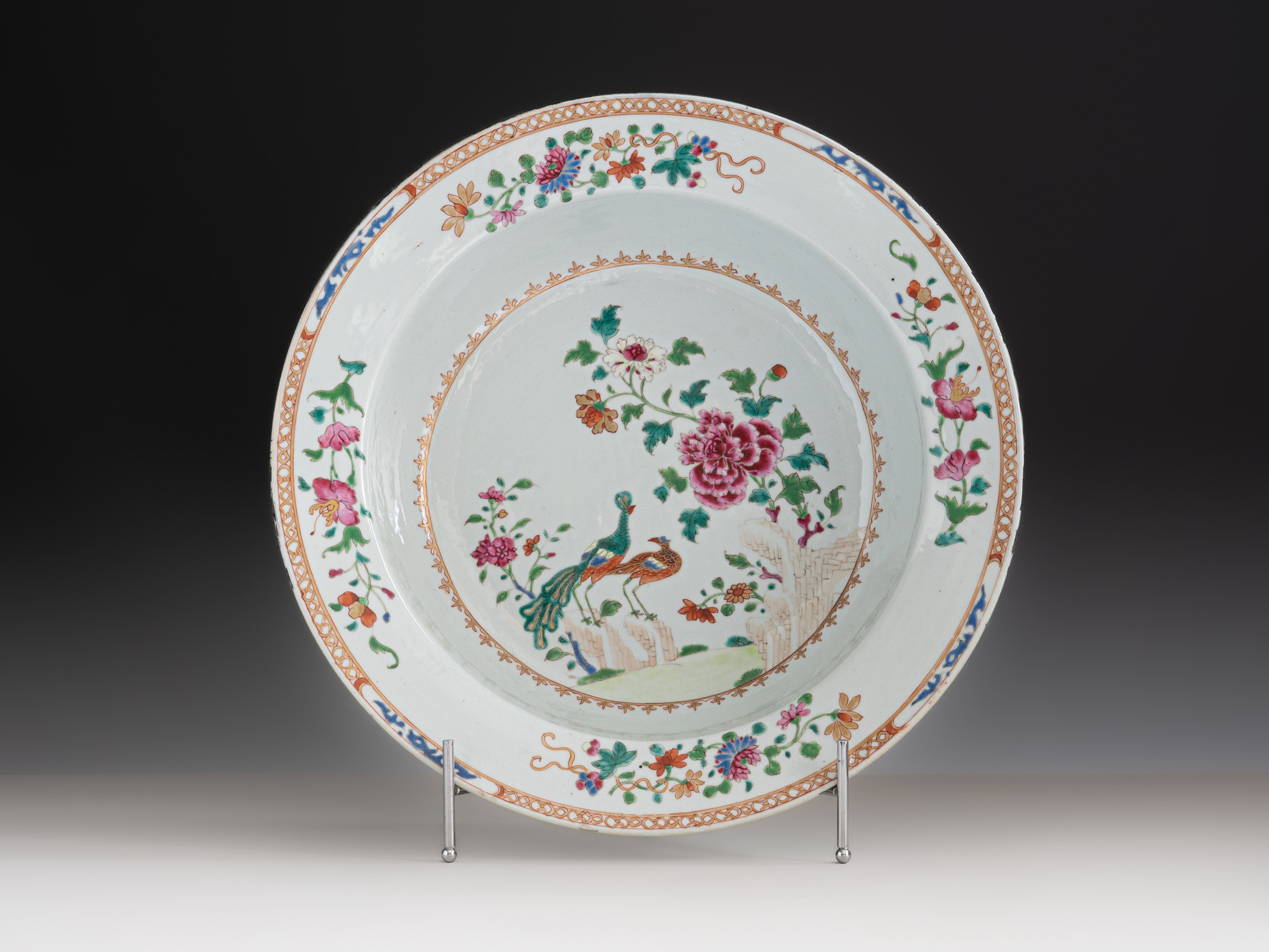 Grande taça funda em porcelana chinesa da Companhia das Índias, século XVIII, denominado Serviço de D. João VI ou Serviço dos Pavões