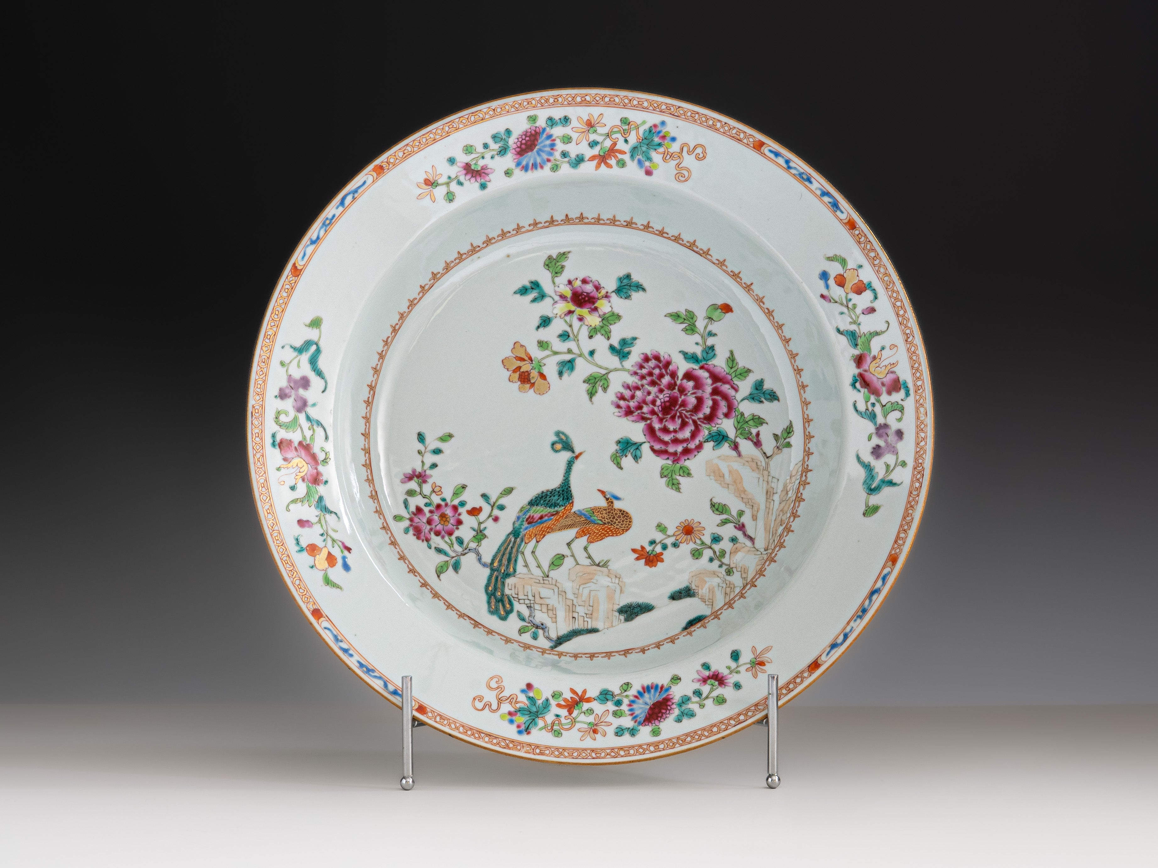 Grande taça funda em porcelana chinesa da Companhia das Índias, século XVIII, denominado Serviço de D. João VI ou Serviço dos Pavões