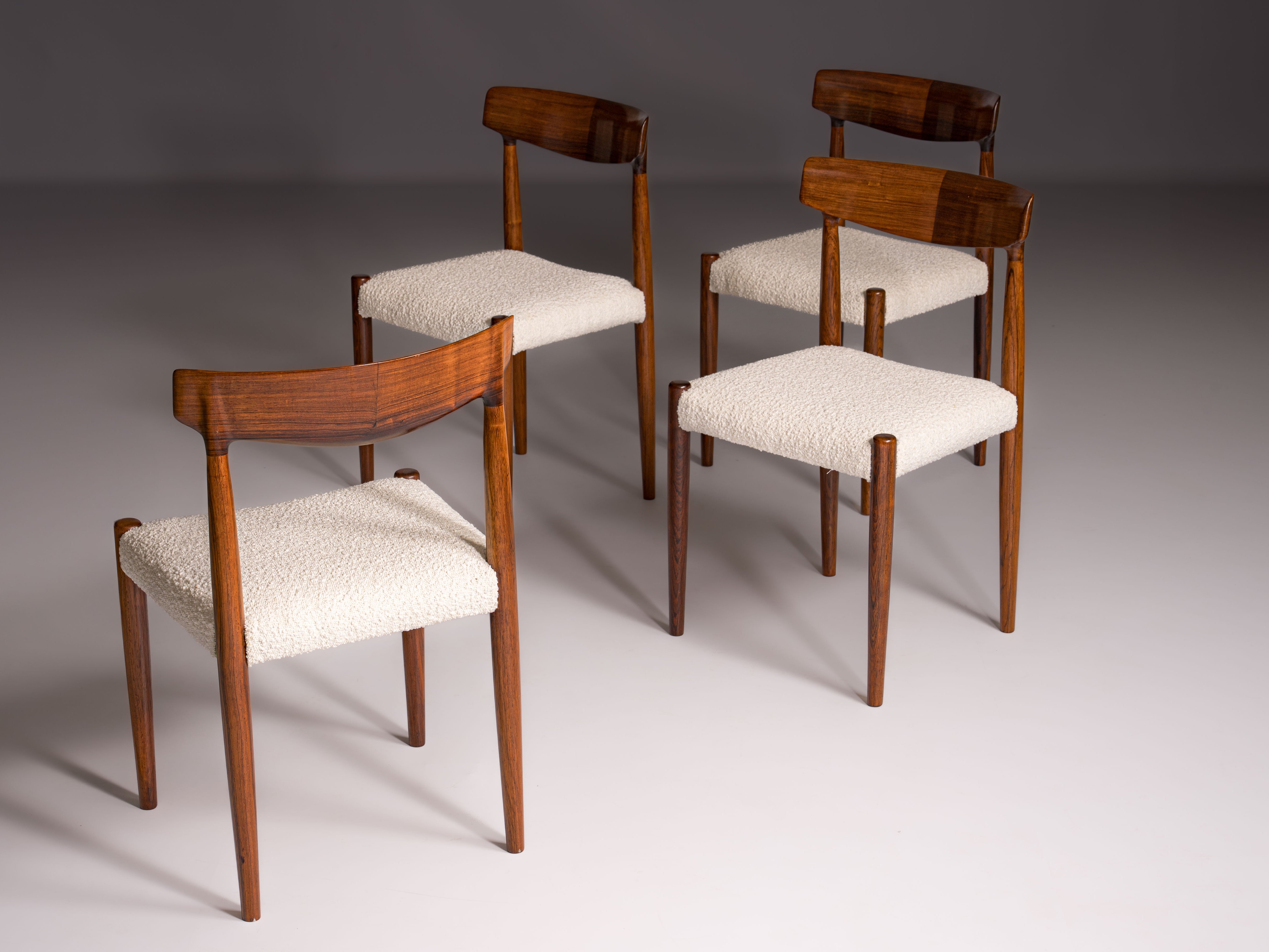 Conjunto de quatro cadeiras "Modelo 343" em pau-santo. Design de Knud Faerch e fabricadas pela Slagelse Furniture.  Década de 1960