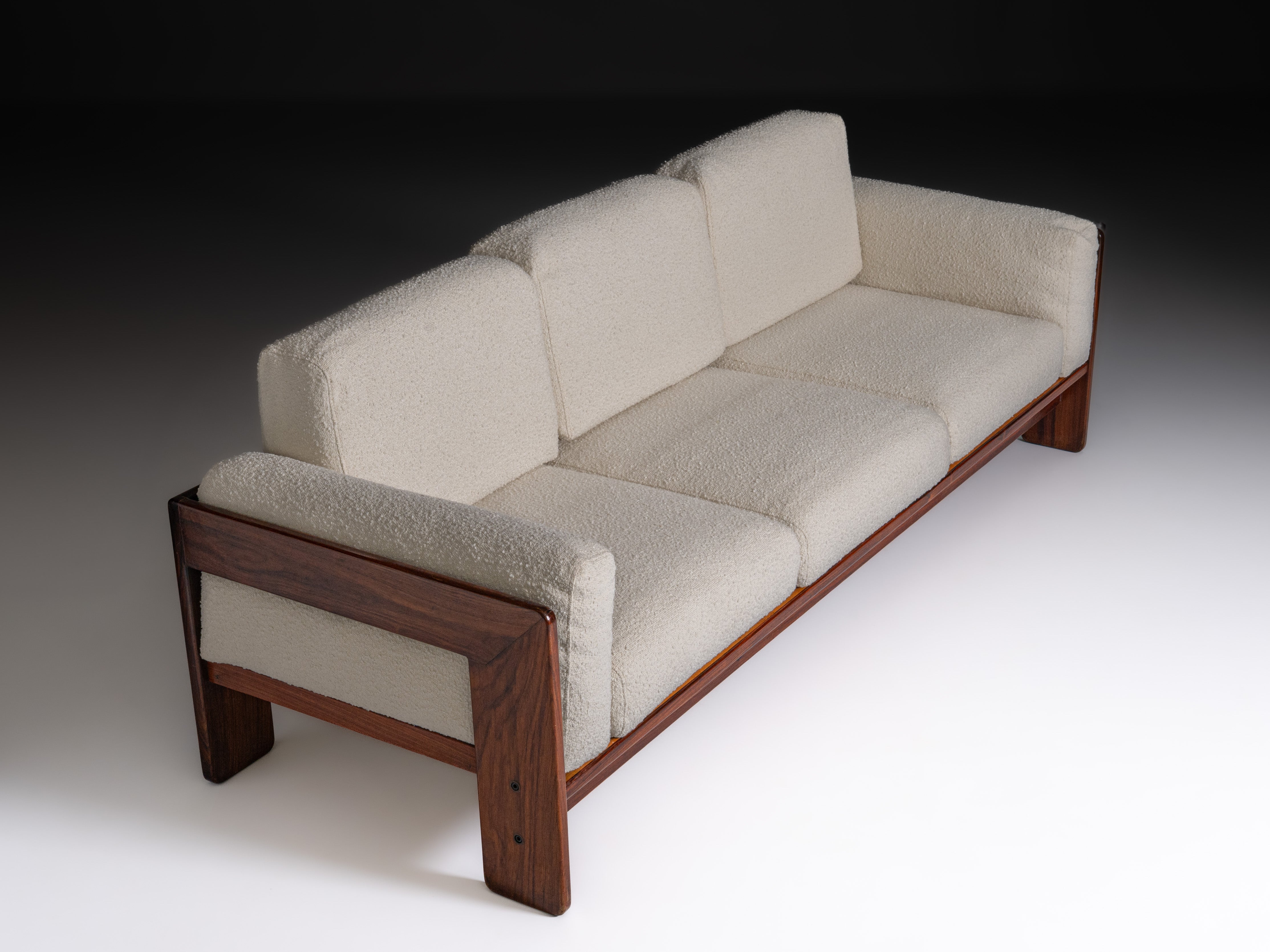 Sofá “Bastiano” em madeira de pau-santo, design Tobia Scarpa, fabricante Gavina, Itália, anos 1960