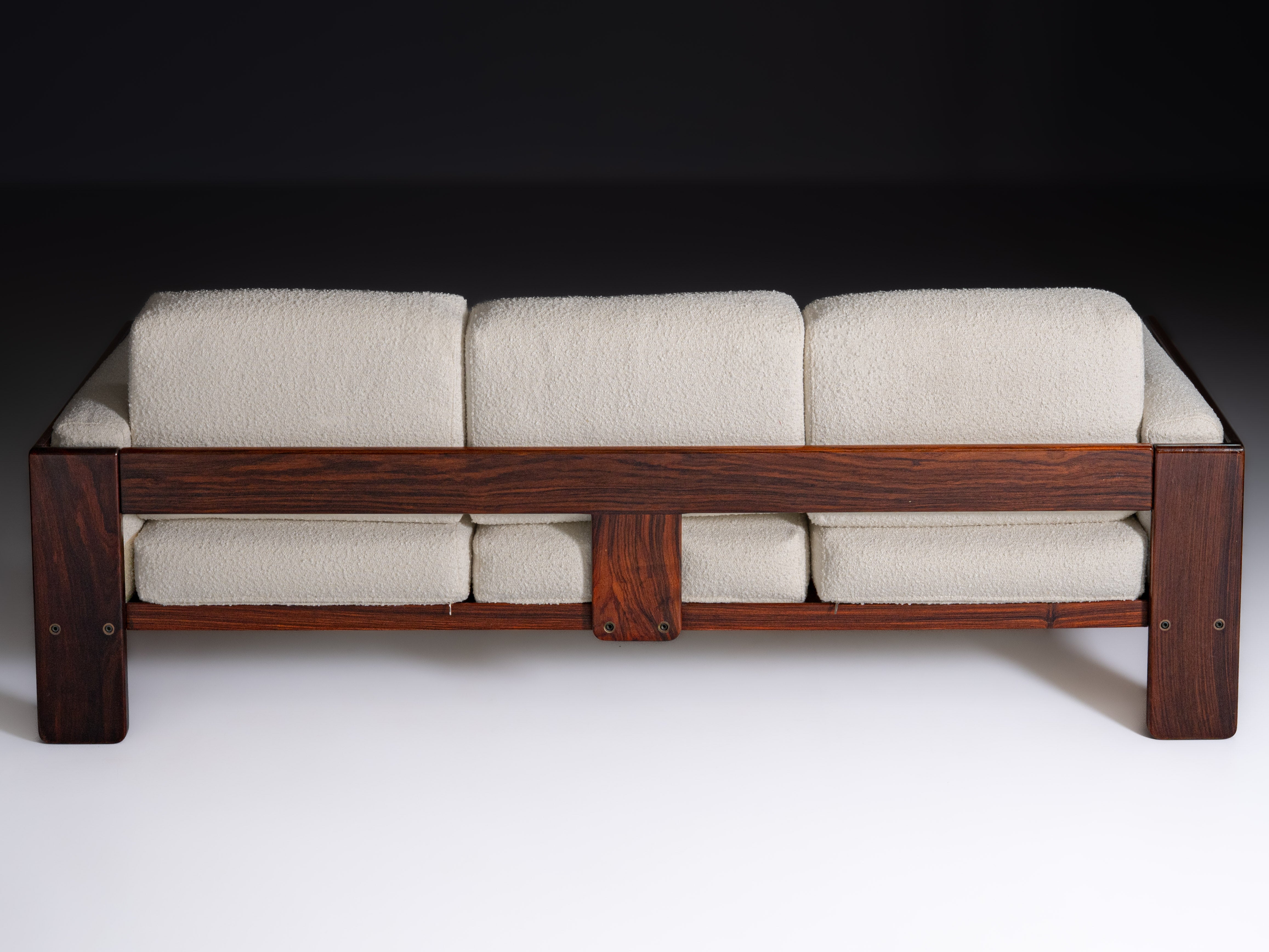 Sofá “Bastiano” em madeira de pau-santo, design Tobia Scarpa, fabricante Gavina, Itália, anos 1960