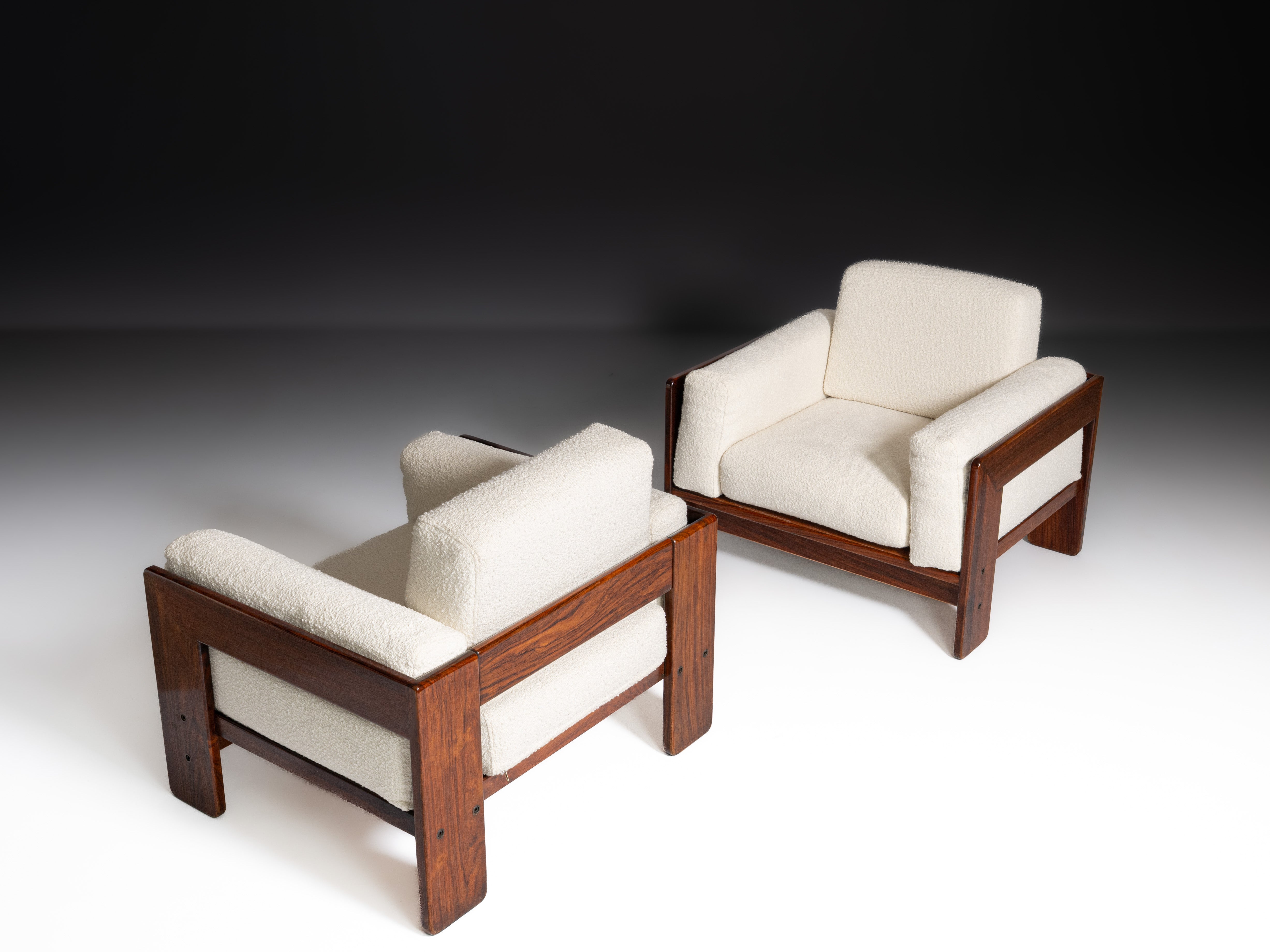 Par de cadeirões “Bastiano” em madeira de pau-santo, design Tobia Scarpa, fabricante Gavina, Itália, anos 1960.