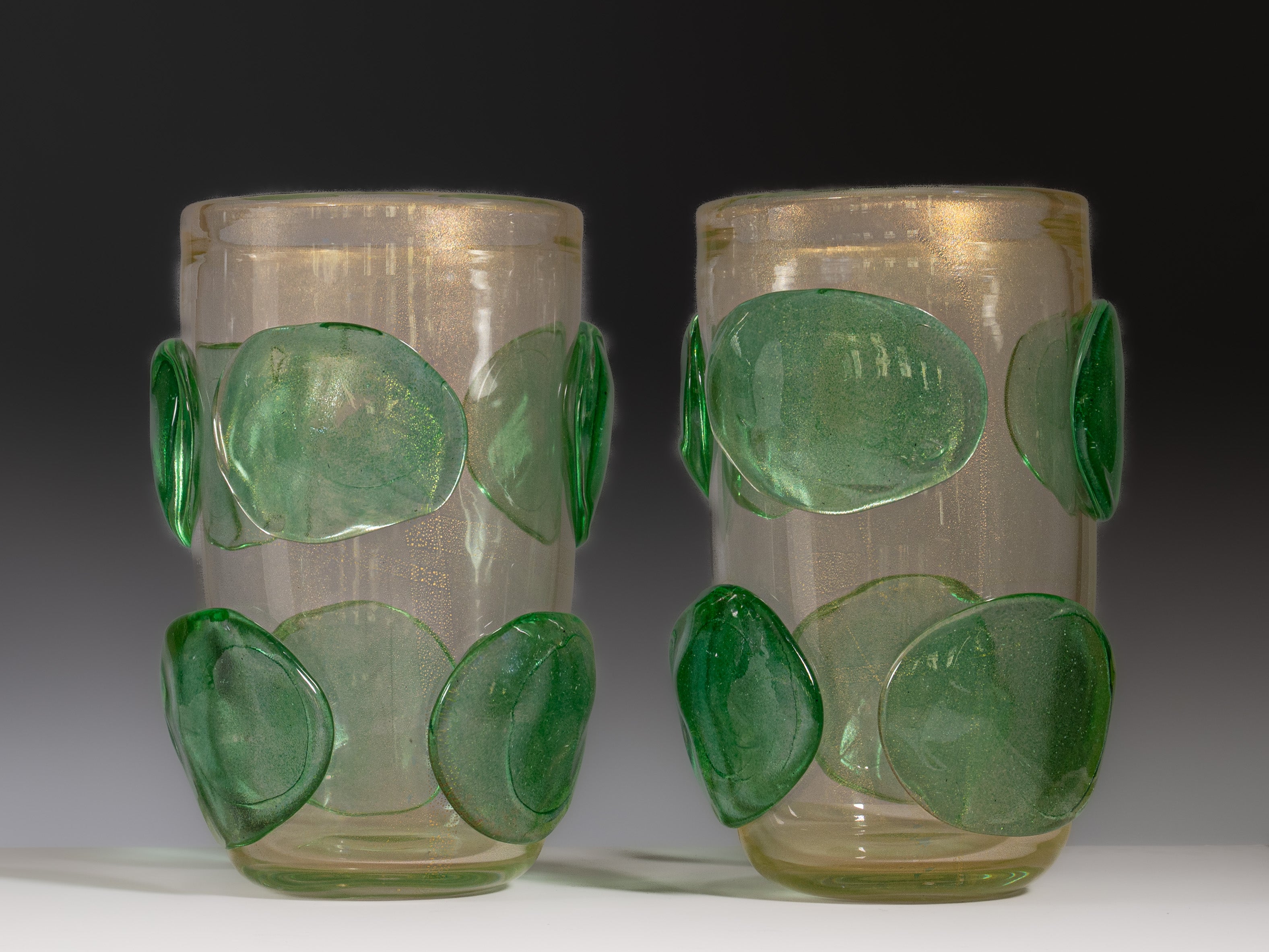 Par de vasos em vidro de Murano. Itália, anos 1970. Assinados por Sergio Costantini (n. 1956)