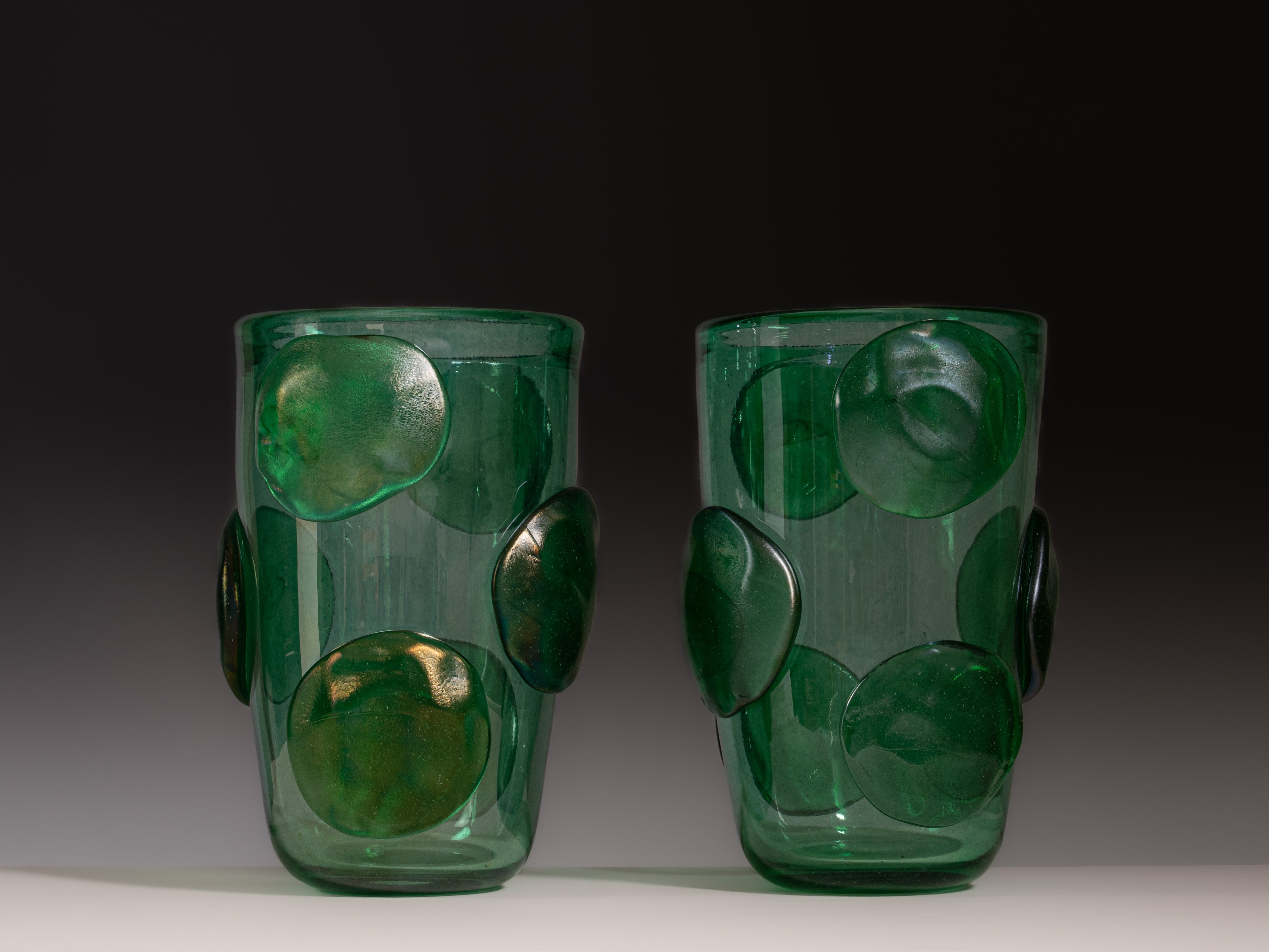 Par de vasos em vidro de Murano. Itália, anos 1970. Assinados por Sergio Costantini (n. 1956)