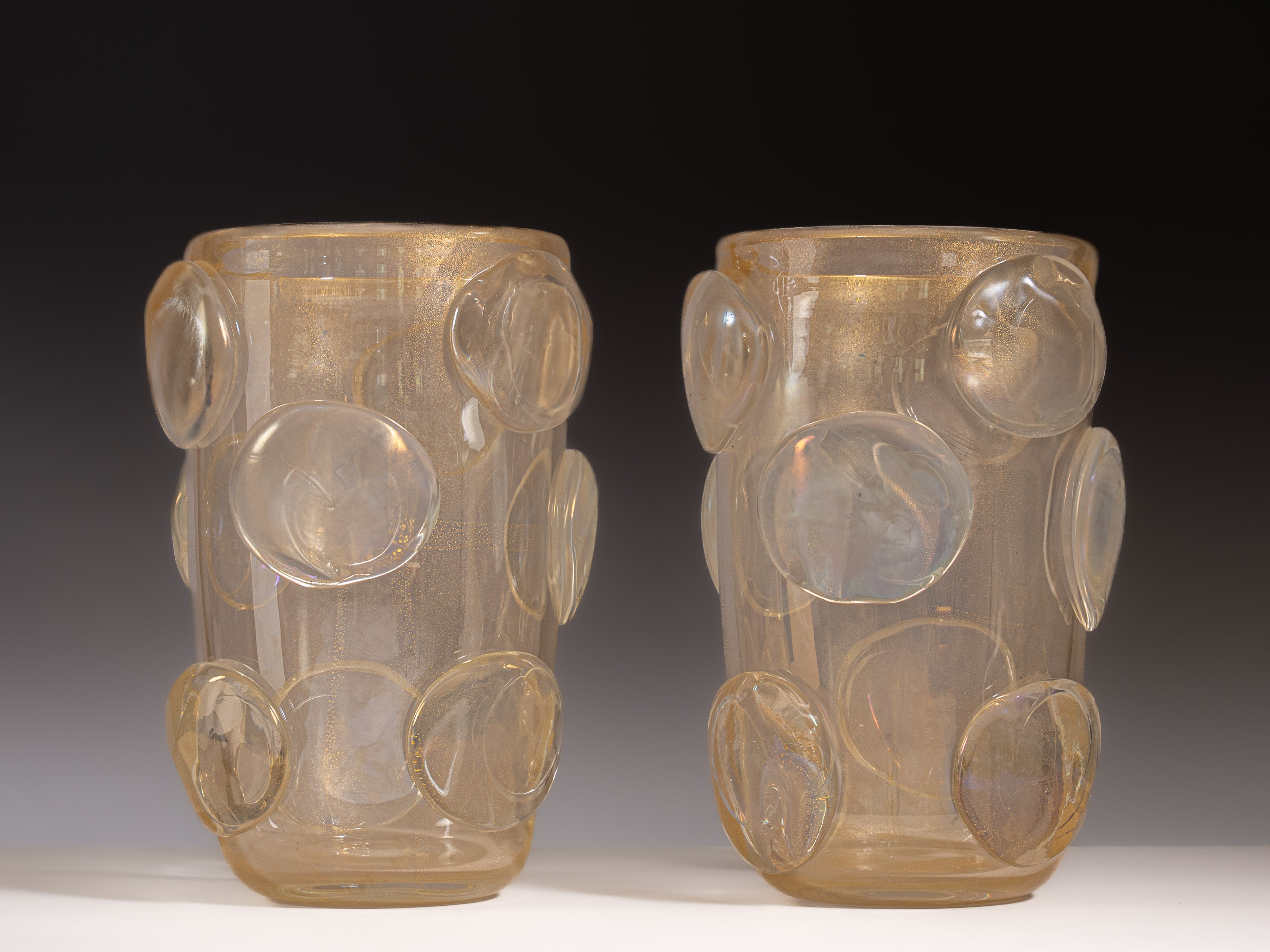 Par de vasos em vidro de Murano. Itália, anos 1970. Assinados por Sergio Costantini (n. 1956)