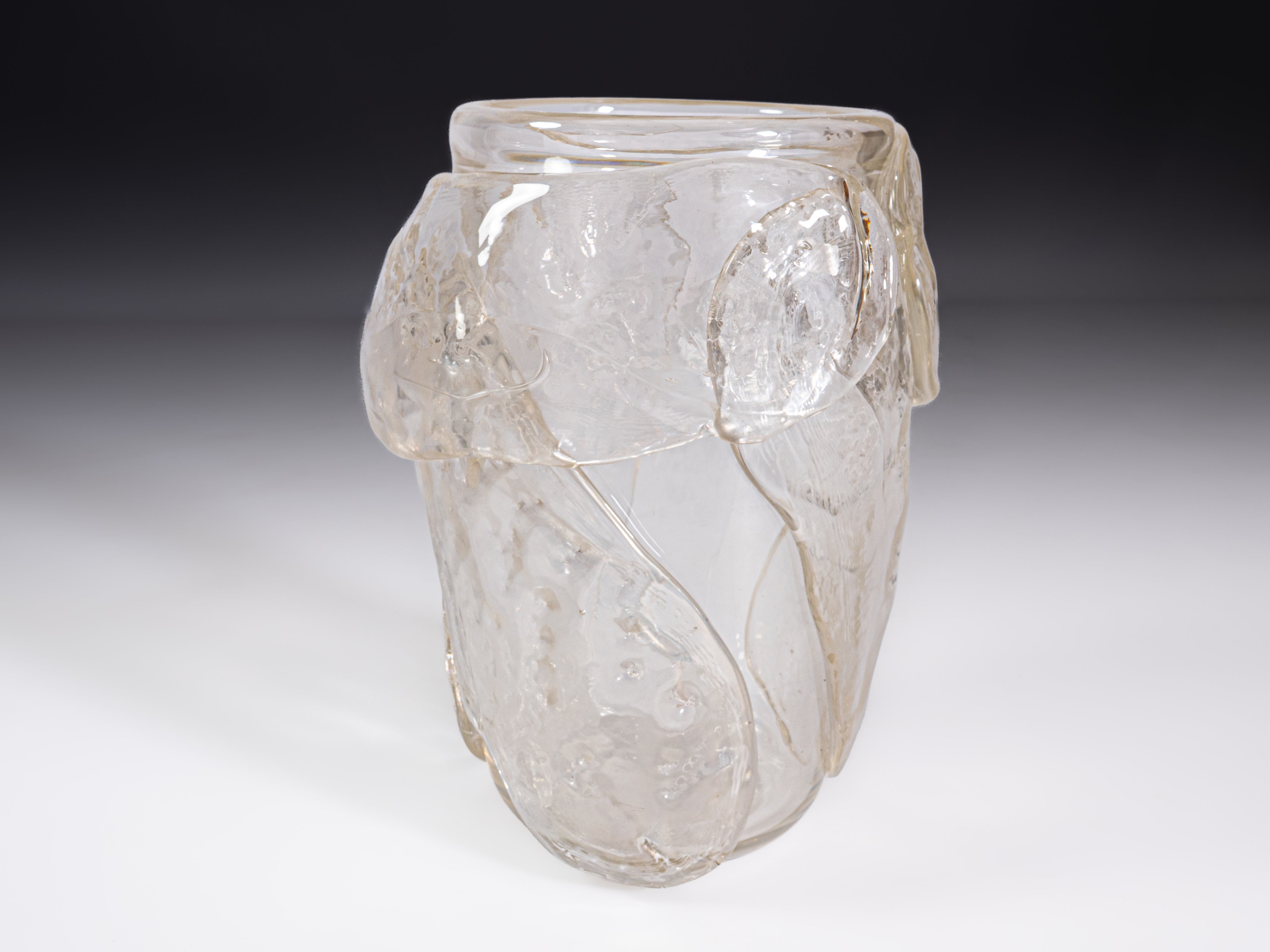 Vaso em vidro de Murano. Itália, anos 1970. Assinado por Sergio Costantini (n. 1956)