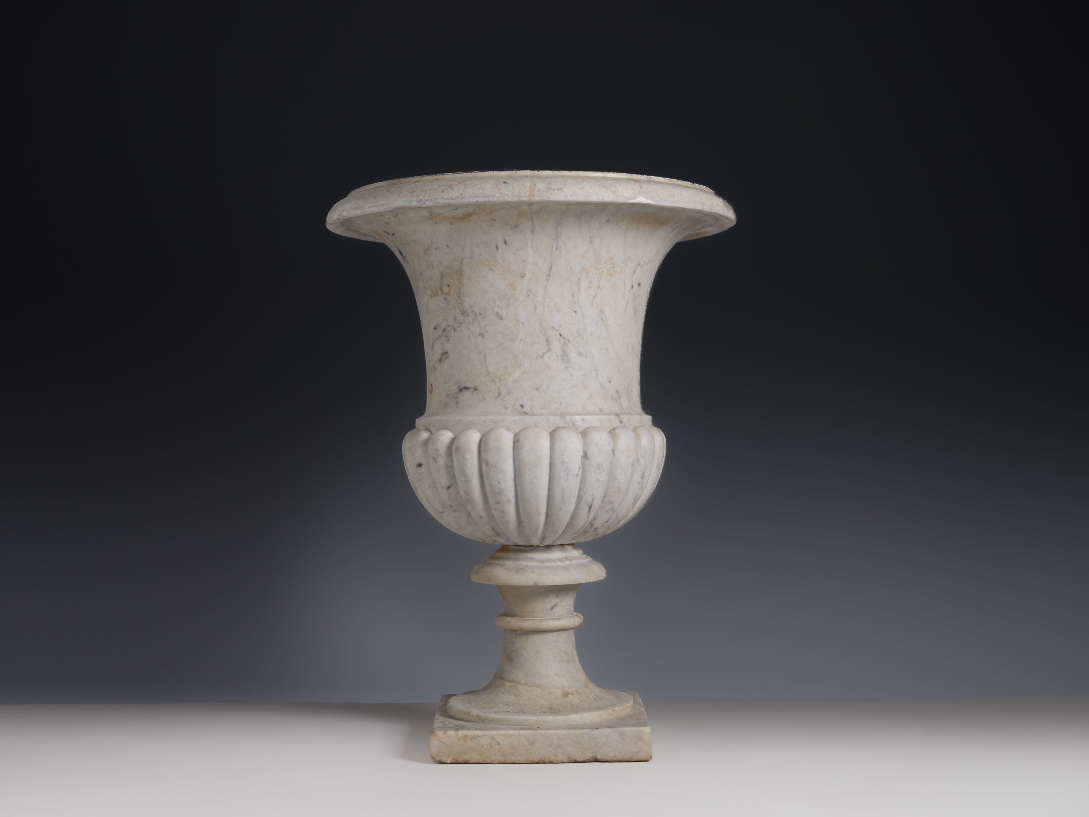 Vaso em mármore. Itália, século XVIII