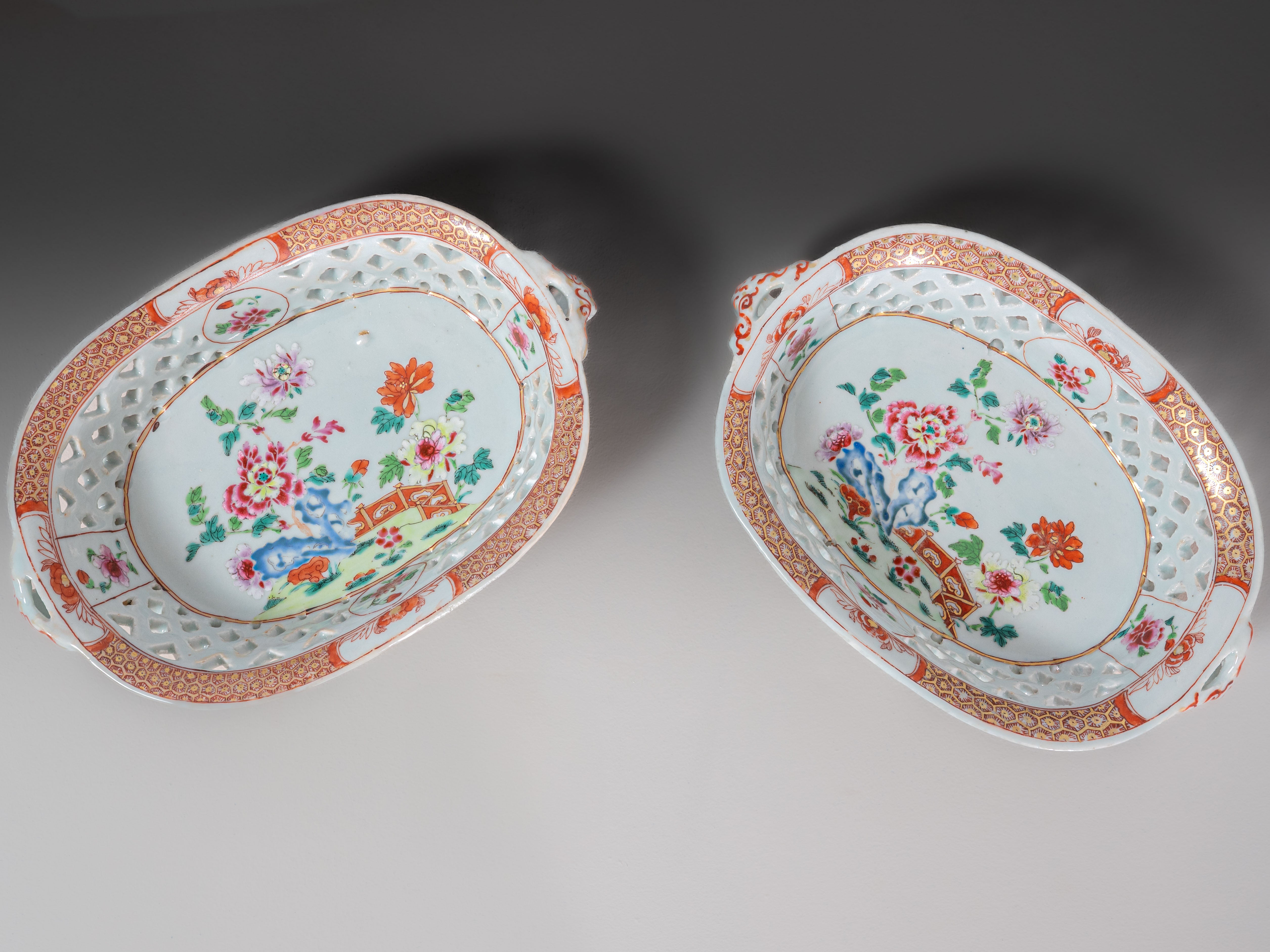 Par de cestos em porcelana chinesa da Companhia das Índias, século XVIII. Qianlong (1736–1795)