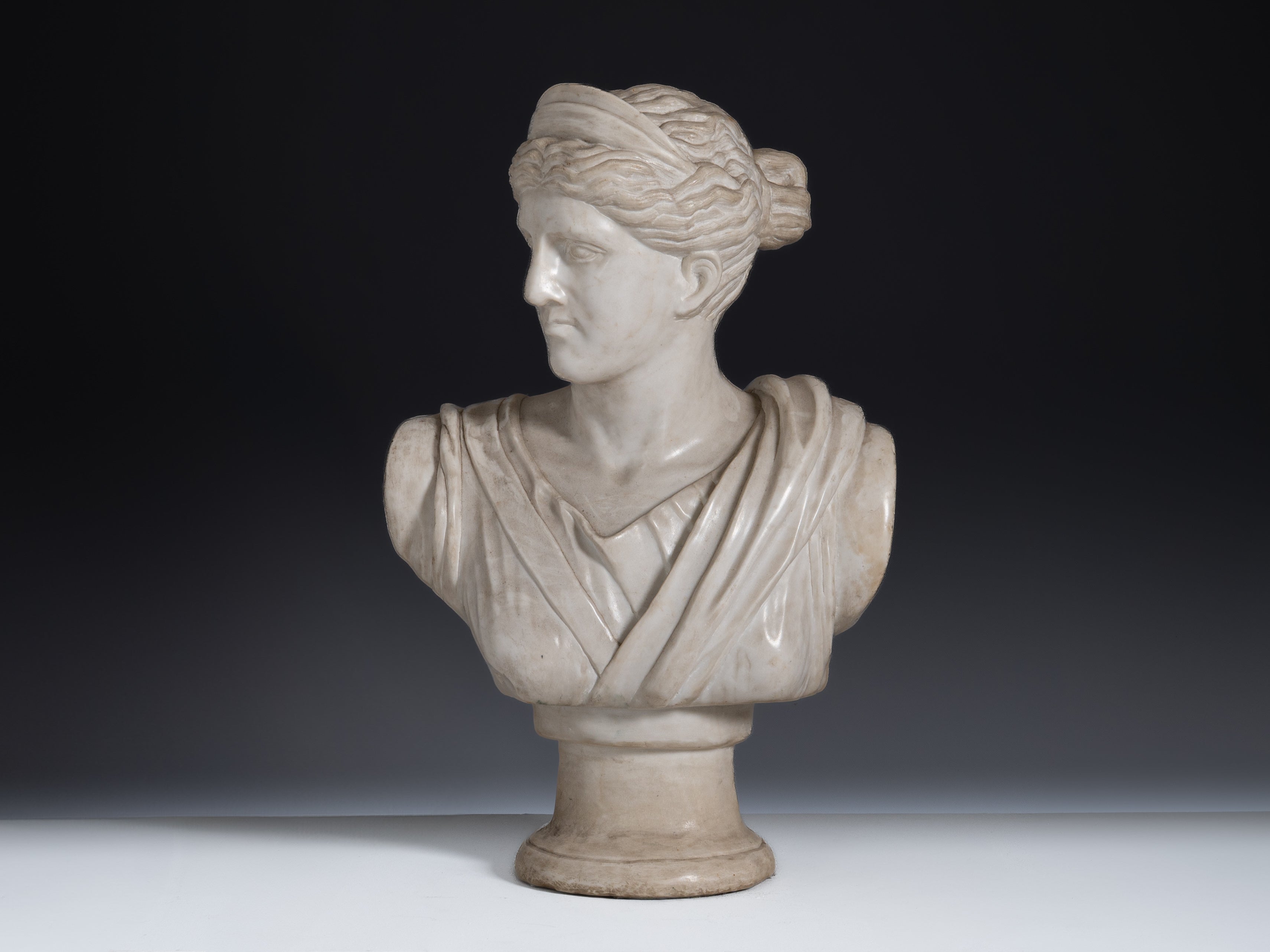 Busto de Diana, escultura em mármore de Carrara, Itália, século XVIII