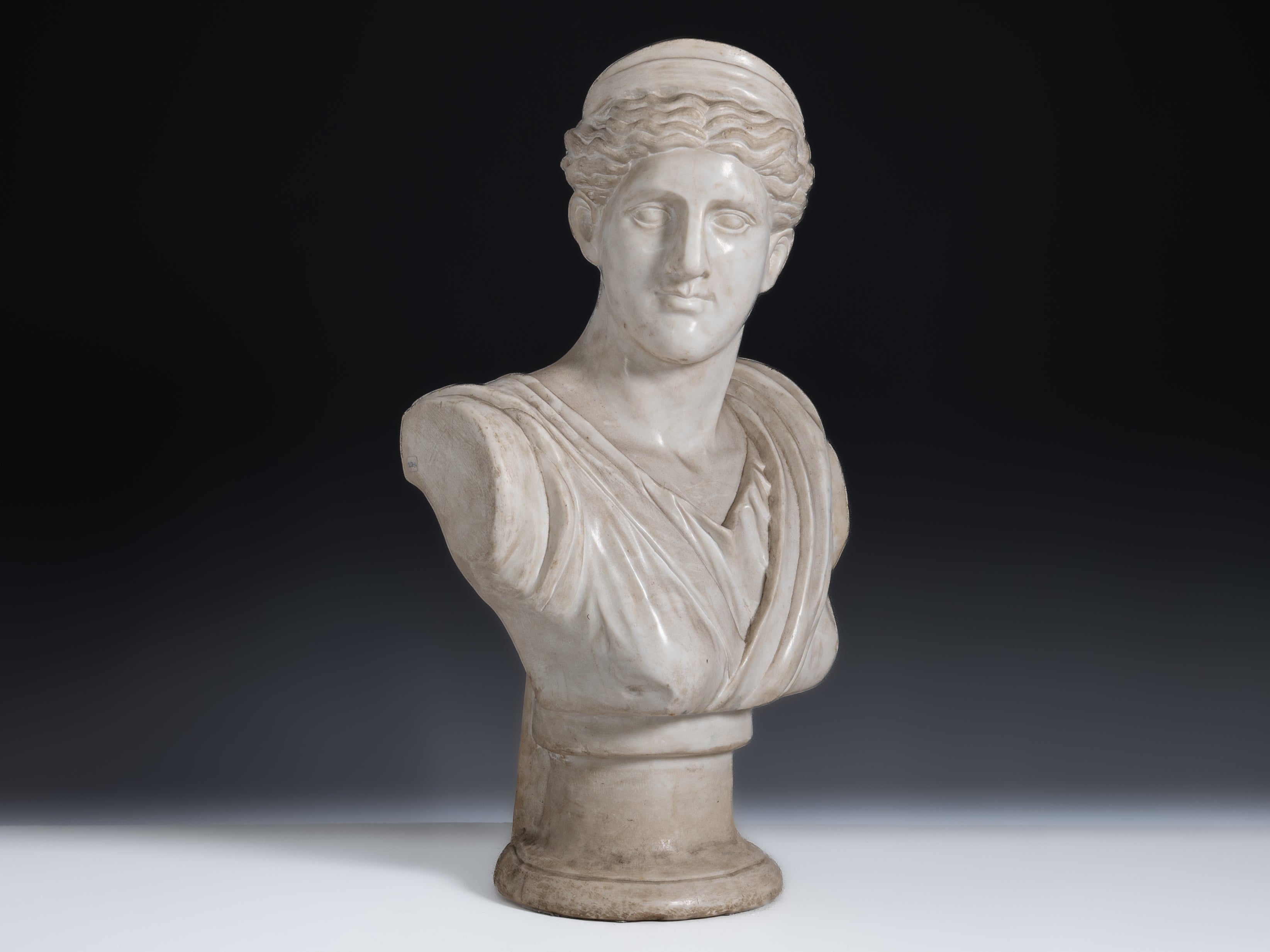 Busto de Diana, escultura em mármore de Carrara, Itália, século XVIII