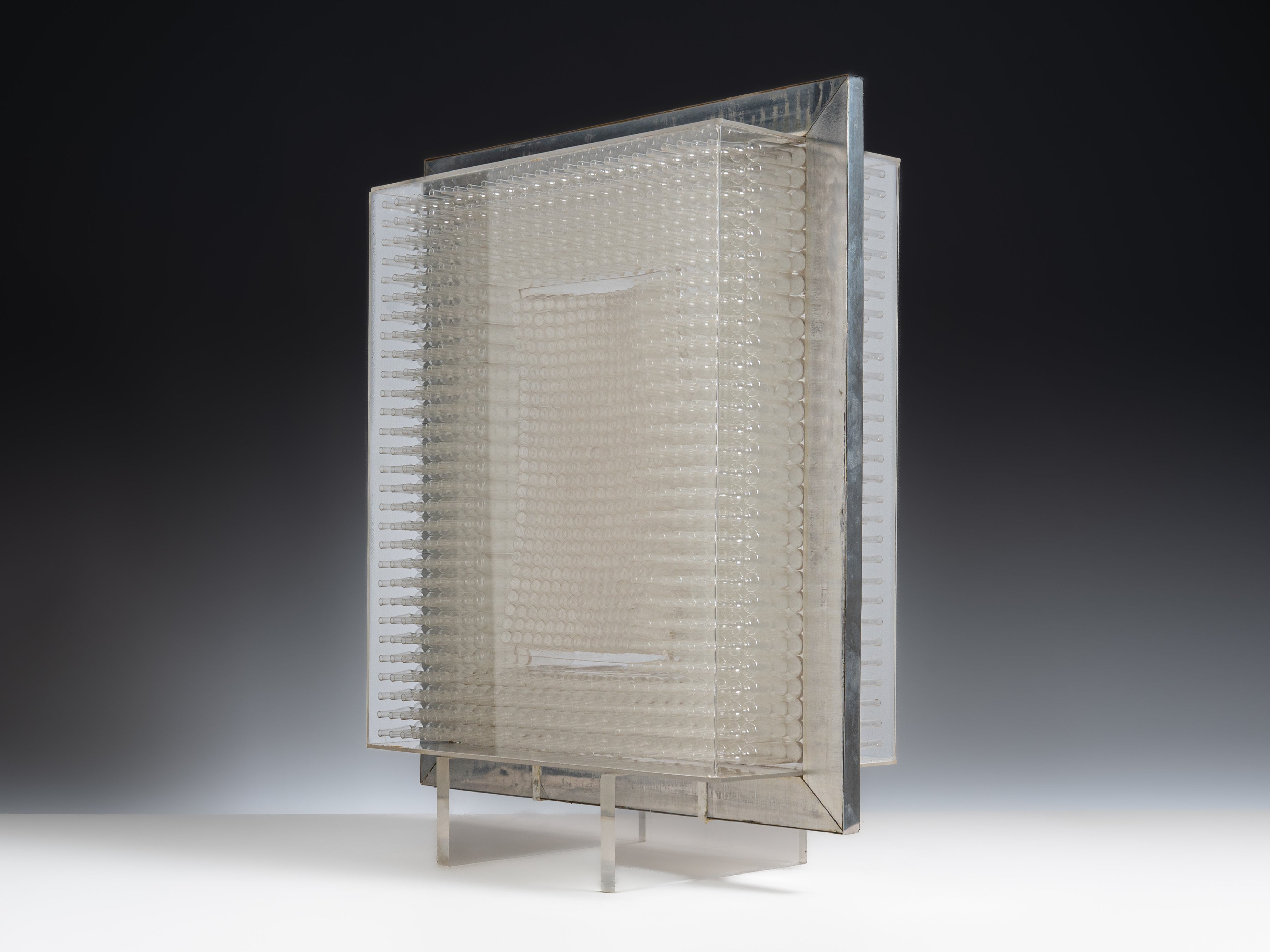 Willy HELLEWEEGEN (1914–1991) Escultura em plexiglas e vidro Assinada e datada de 1970