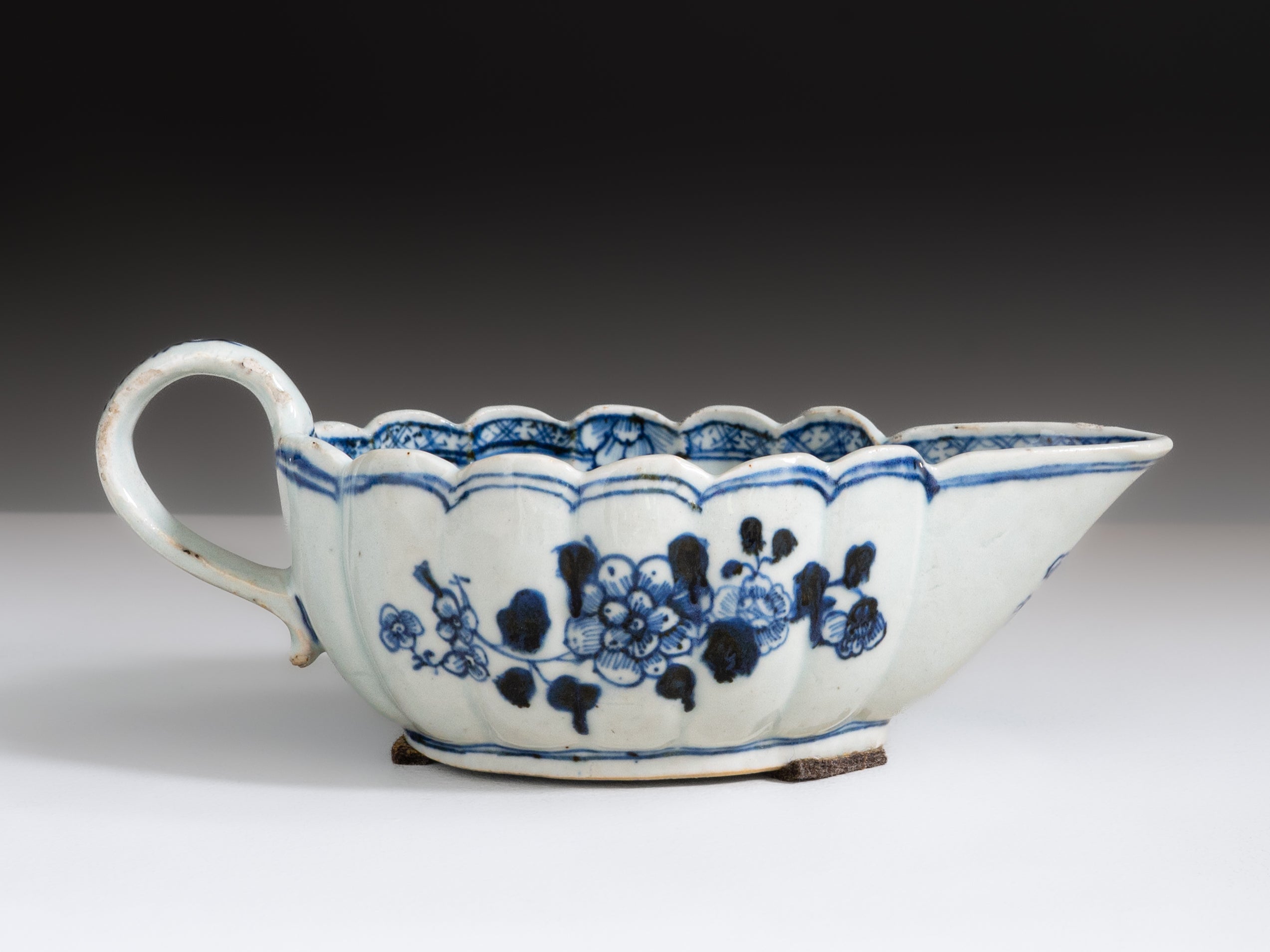 Par de molheiras em porcelana chinesa da Companhia das Índias, século XVIII, Período Qianlong (1736–1795)
