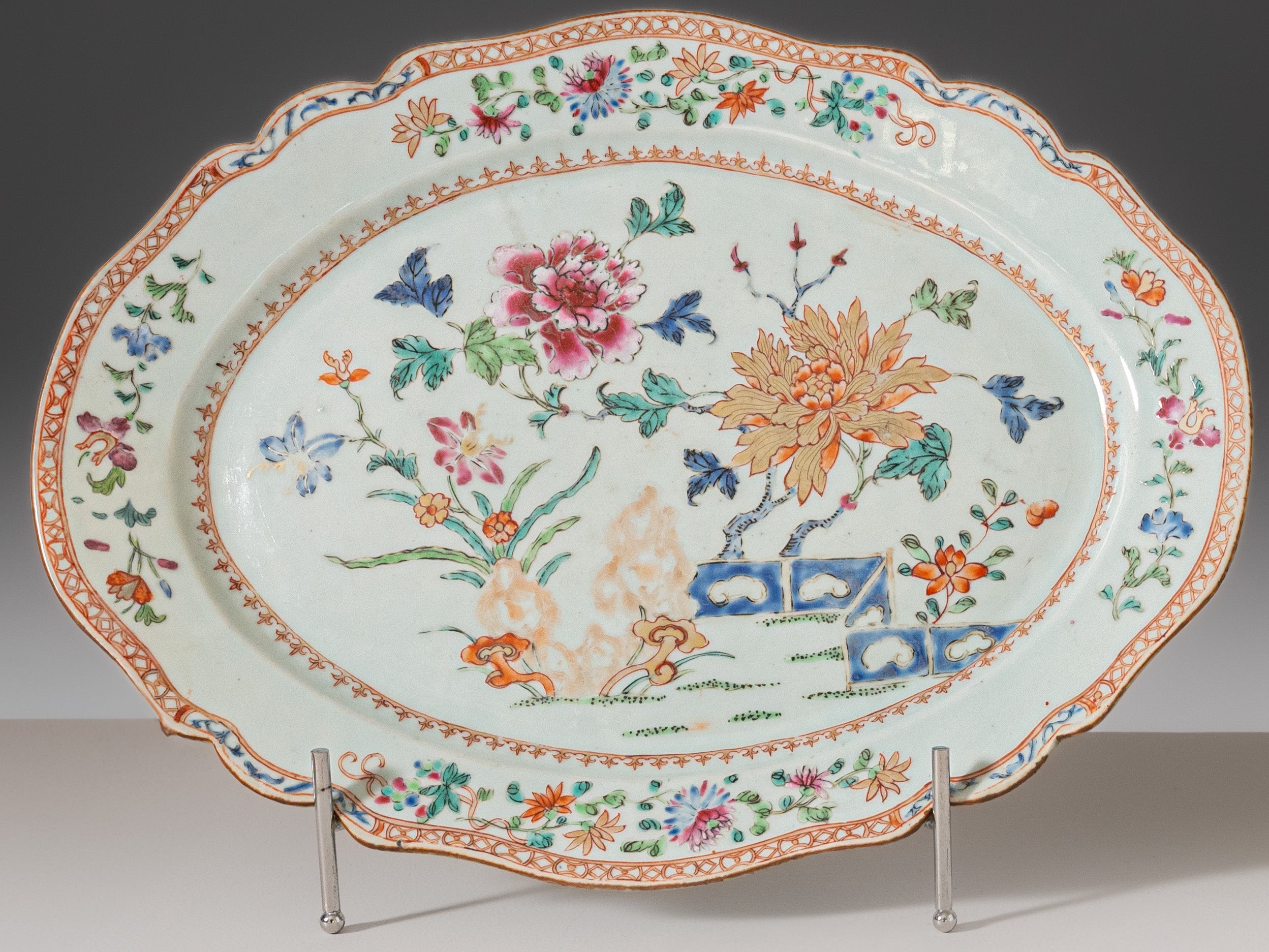 Par de travessas em porcelana chinesa da Companhia das Índias, século XVIII, período Qianlong (1736–1795)