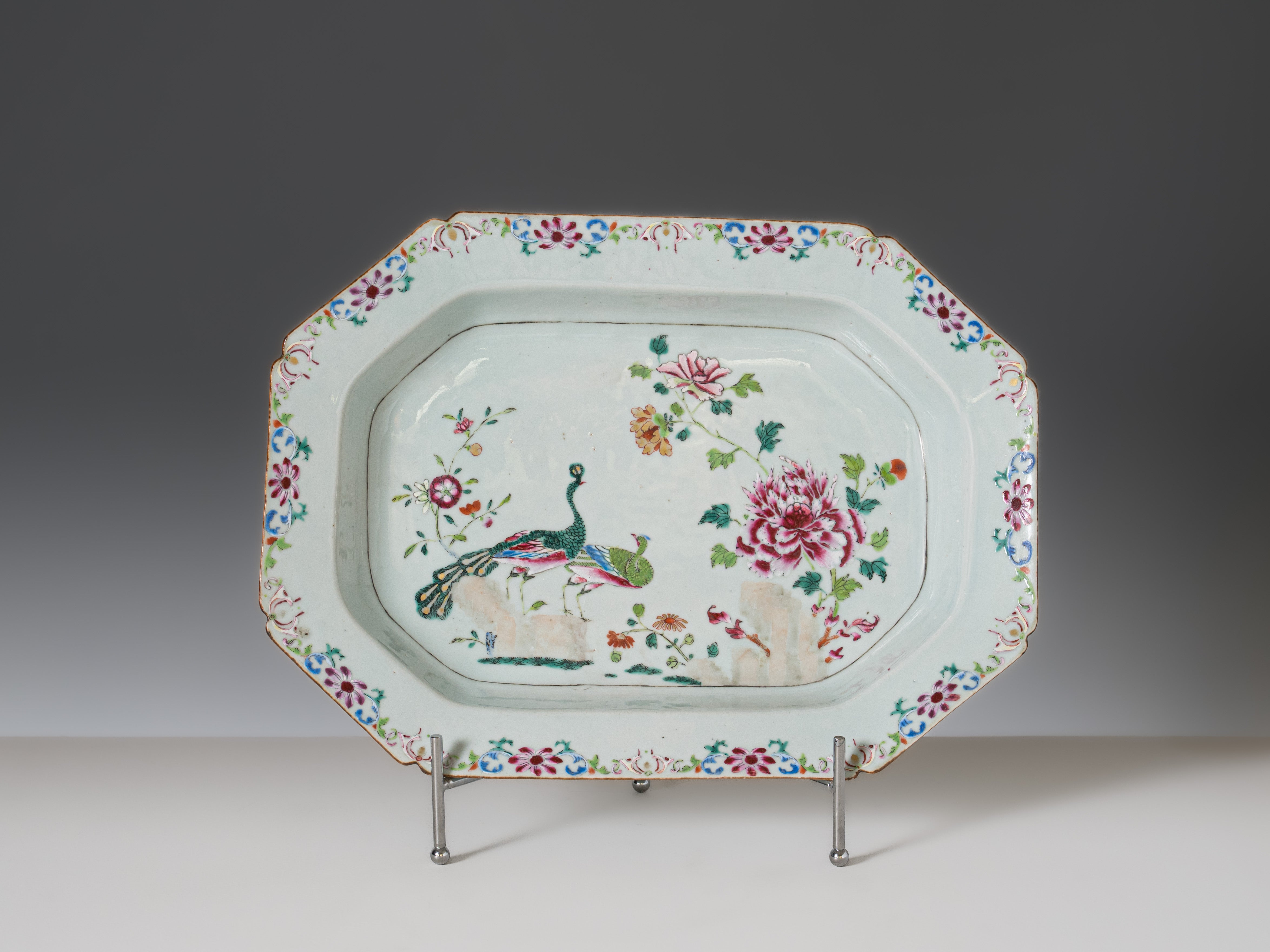Terrina com tampa e travessa octogonal em porcelana chinesa da Companhia das Índias, século XVIII